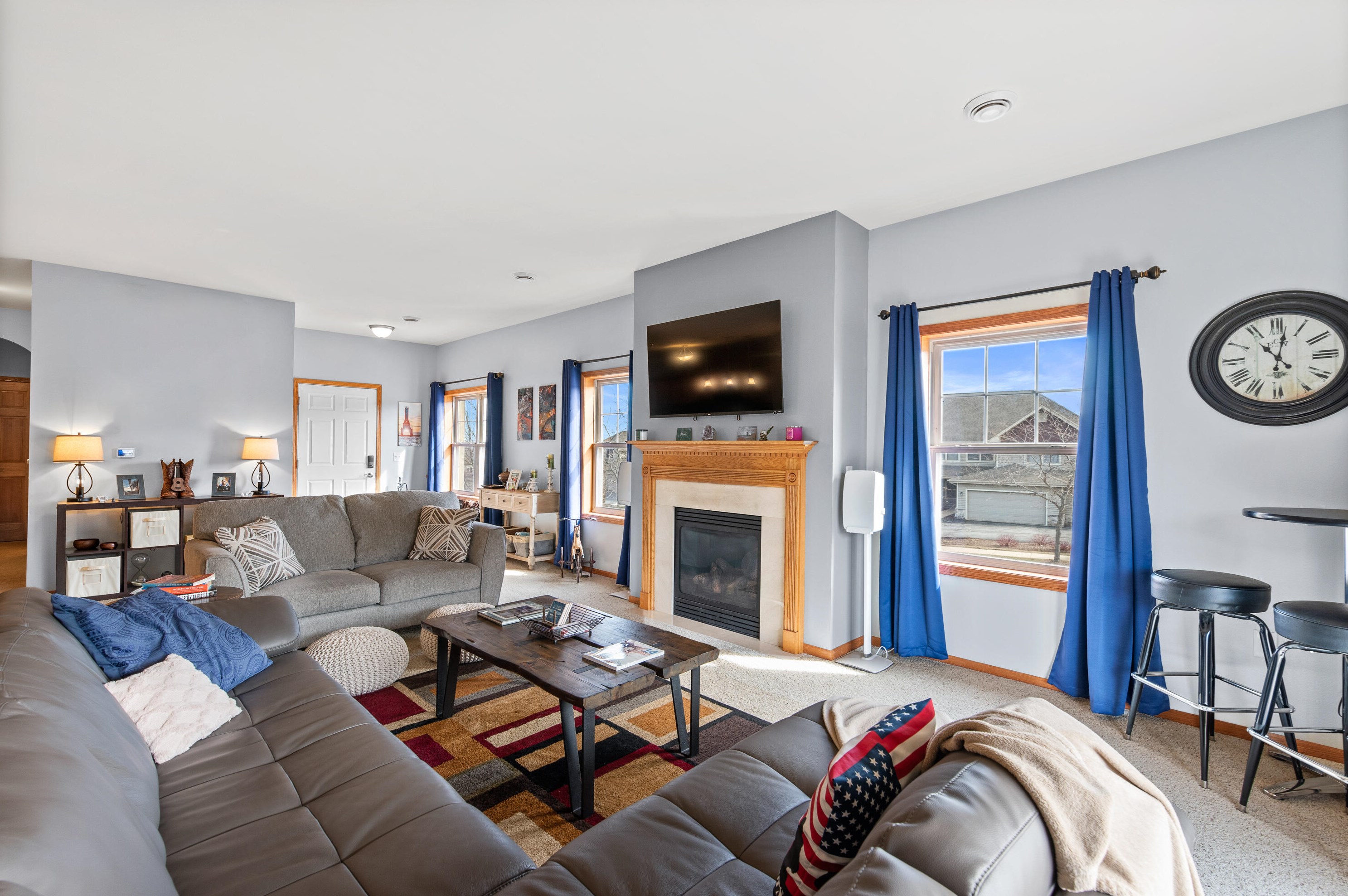 1663 New Port Vista Dr, Grafton WI  53024-9383 exterior