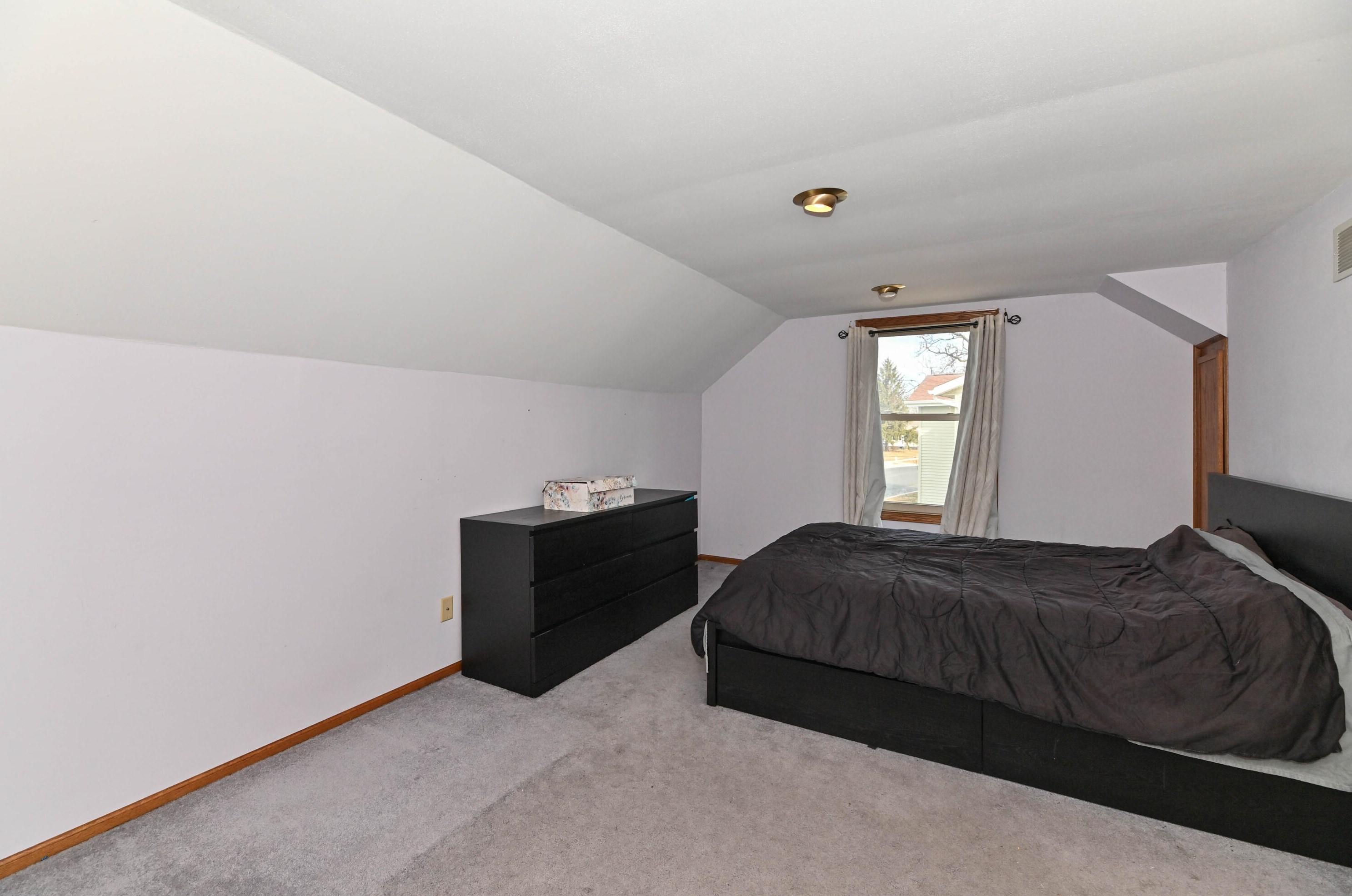 1211 Riv Dr, Watertown WI  53094-6528 exterior