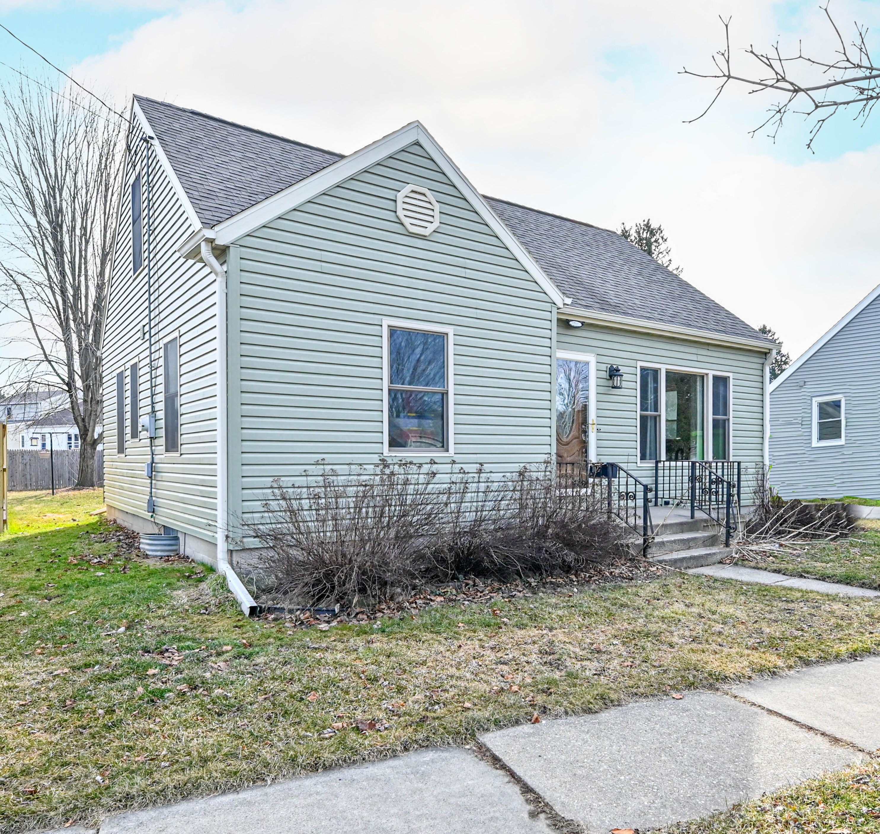 1211 Riv Dr, Watertown WI  53094-6528 exterior