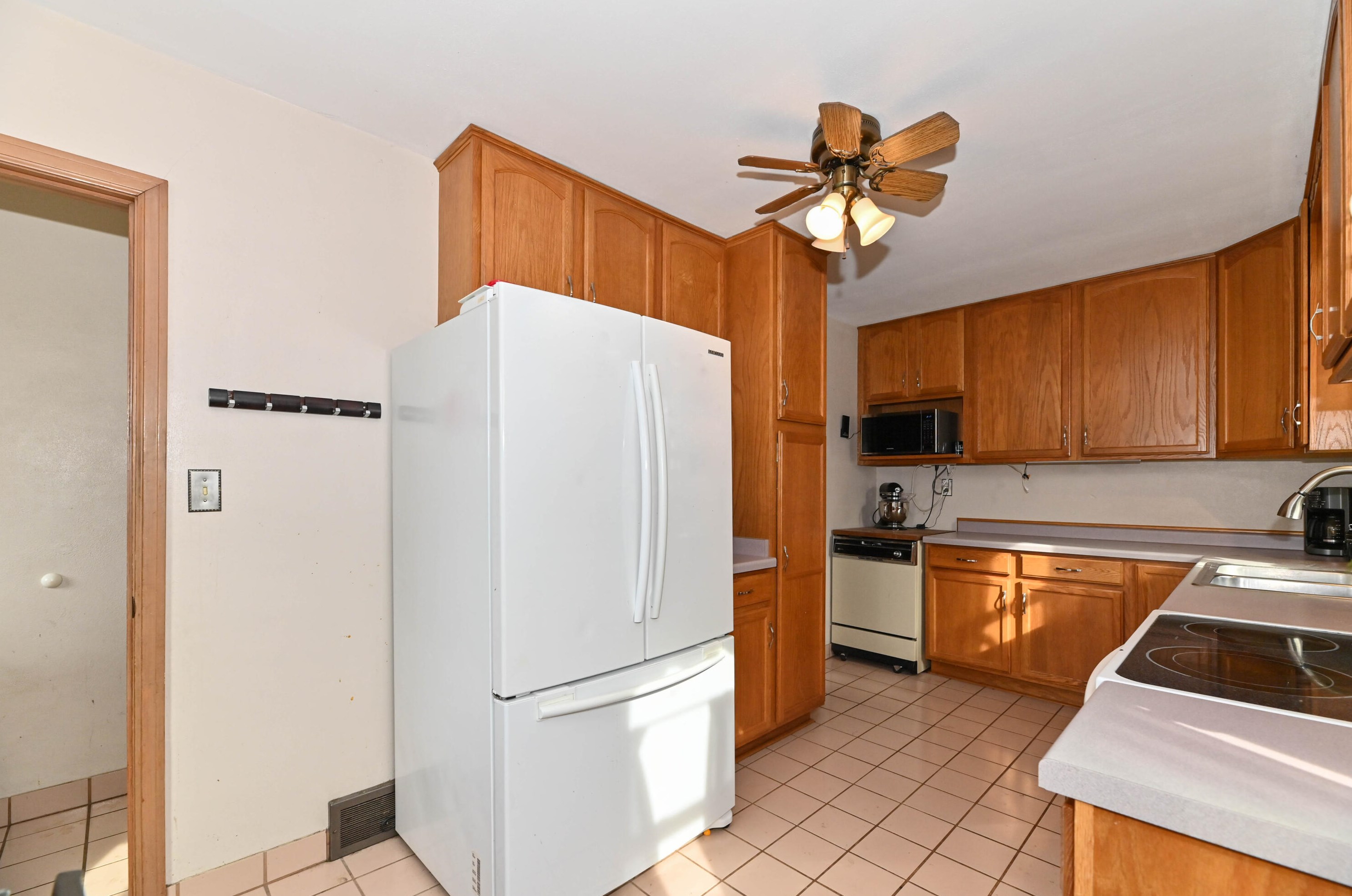 1211 Riv Dr, Watertown WI  53094-6528 exterior