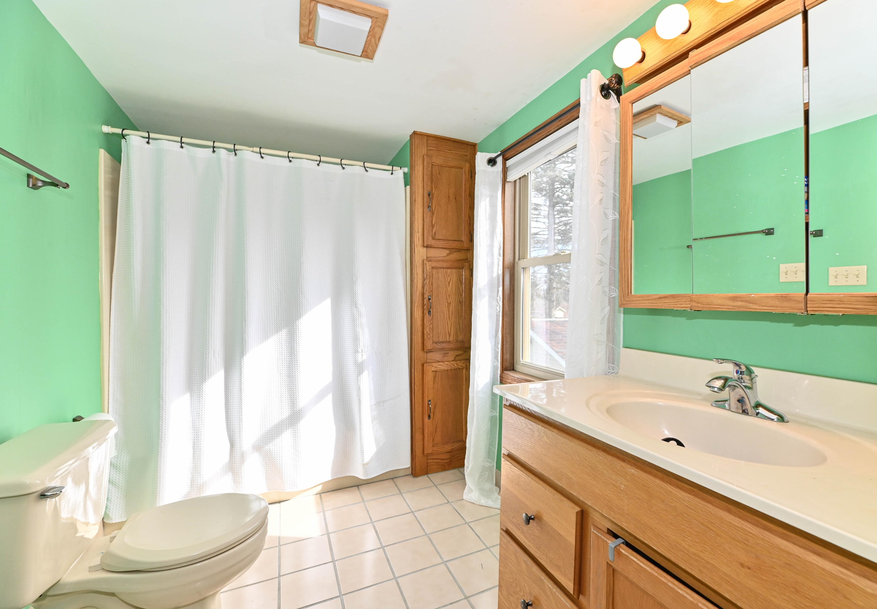 1211 Riv Dr, Watertown WI  53094-6528 exterior