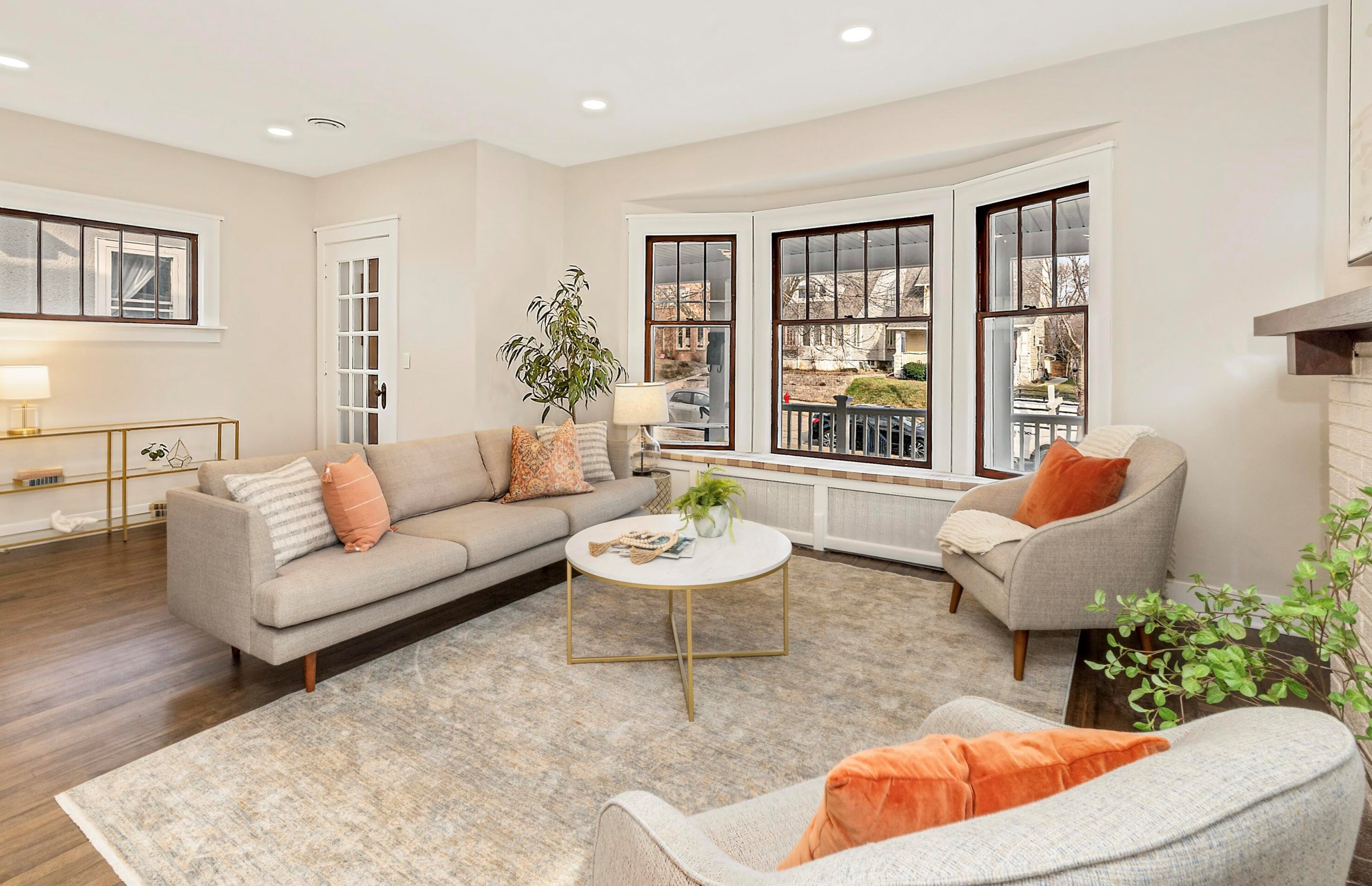 3555 Murray Ave, Milwaukee WI  53211-2525 exterior