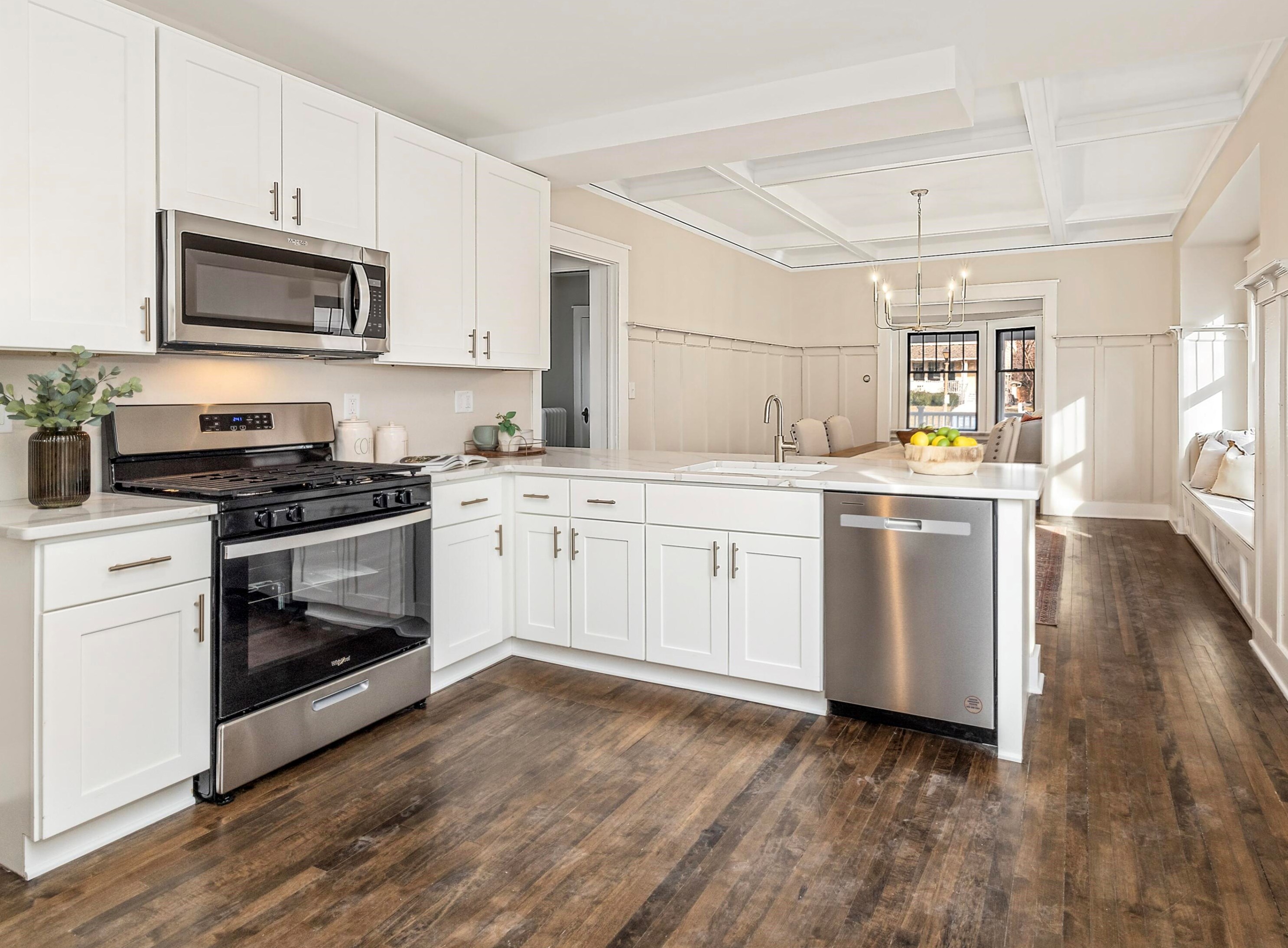 3555 Murray Ave, Milwaukee WI  53211-2525 exterior