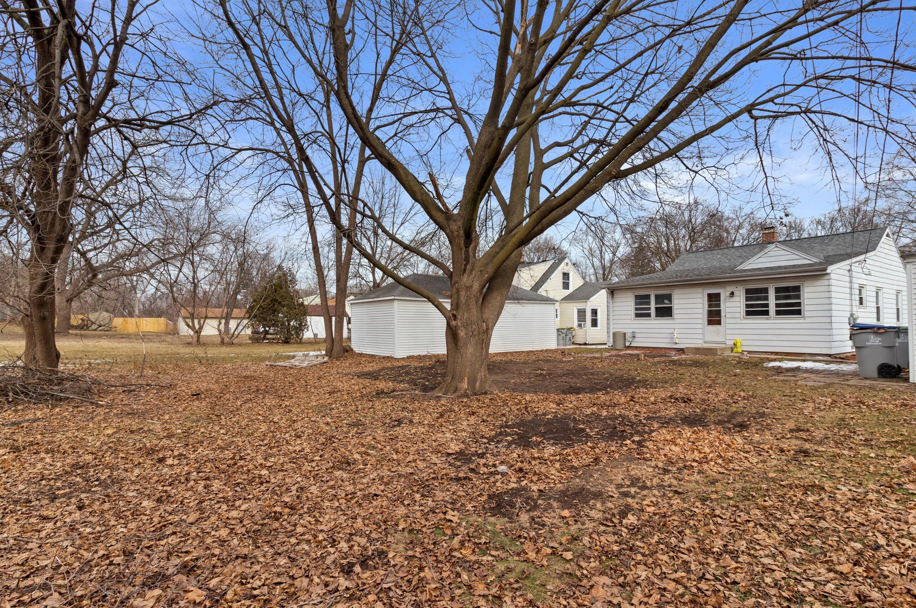 4921 74th St, Milwaukee WI  53218-3822 exterior