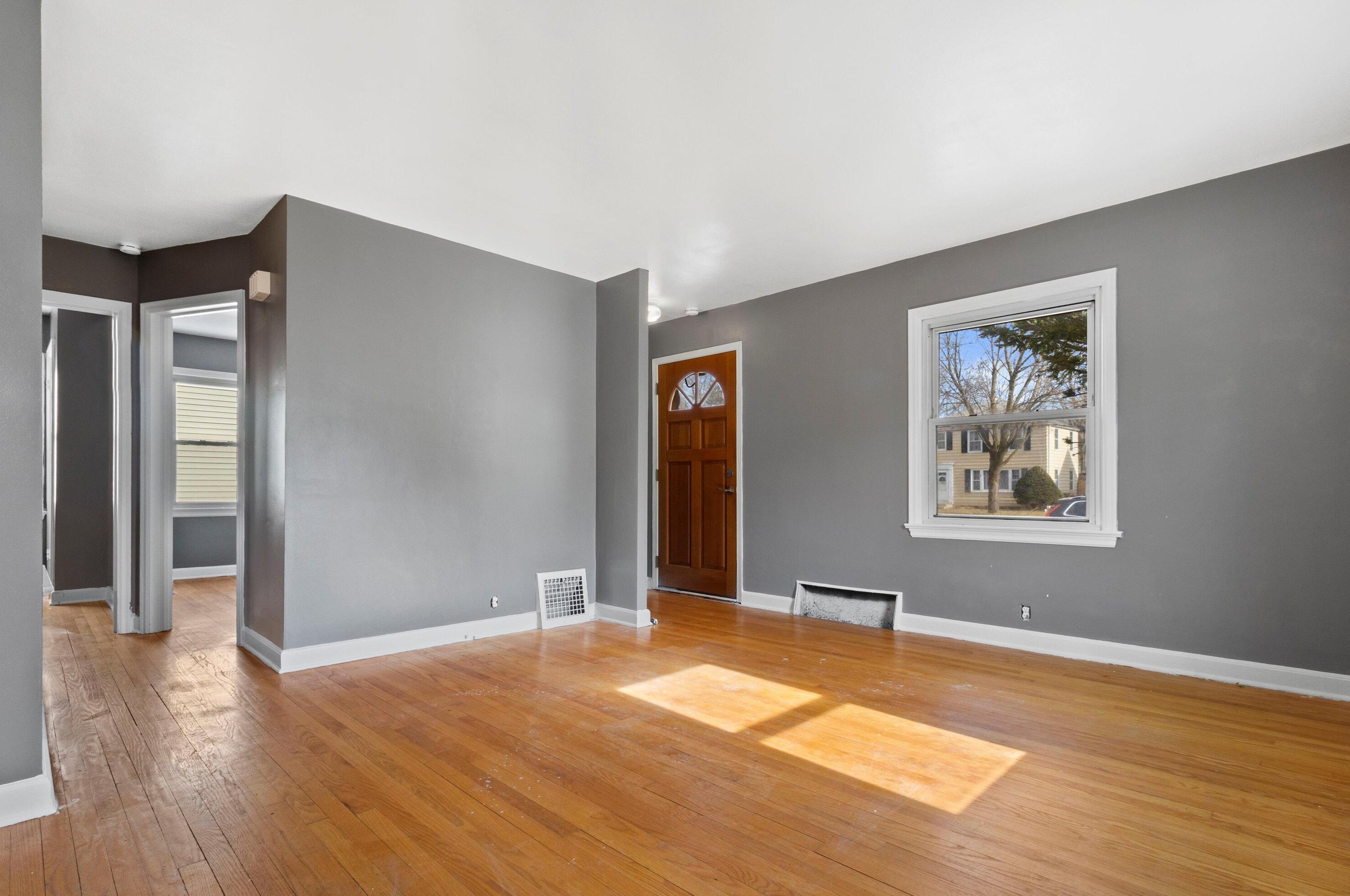 4921 74th St, Milwaukee WI  53218-3822 exterior