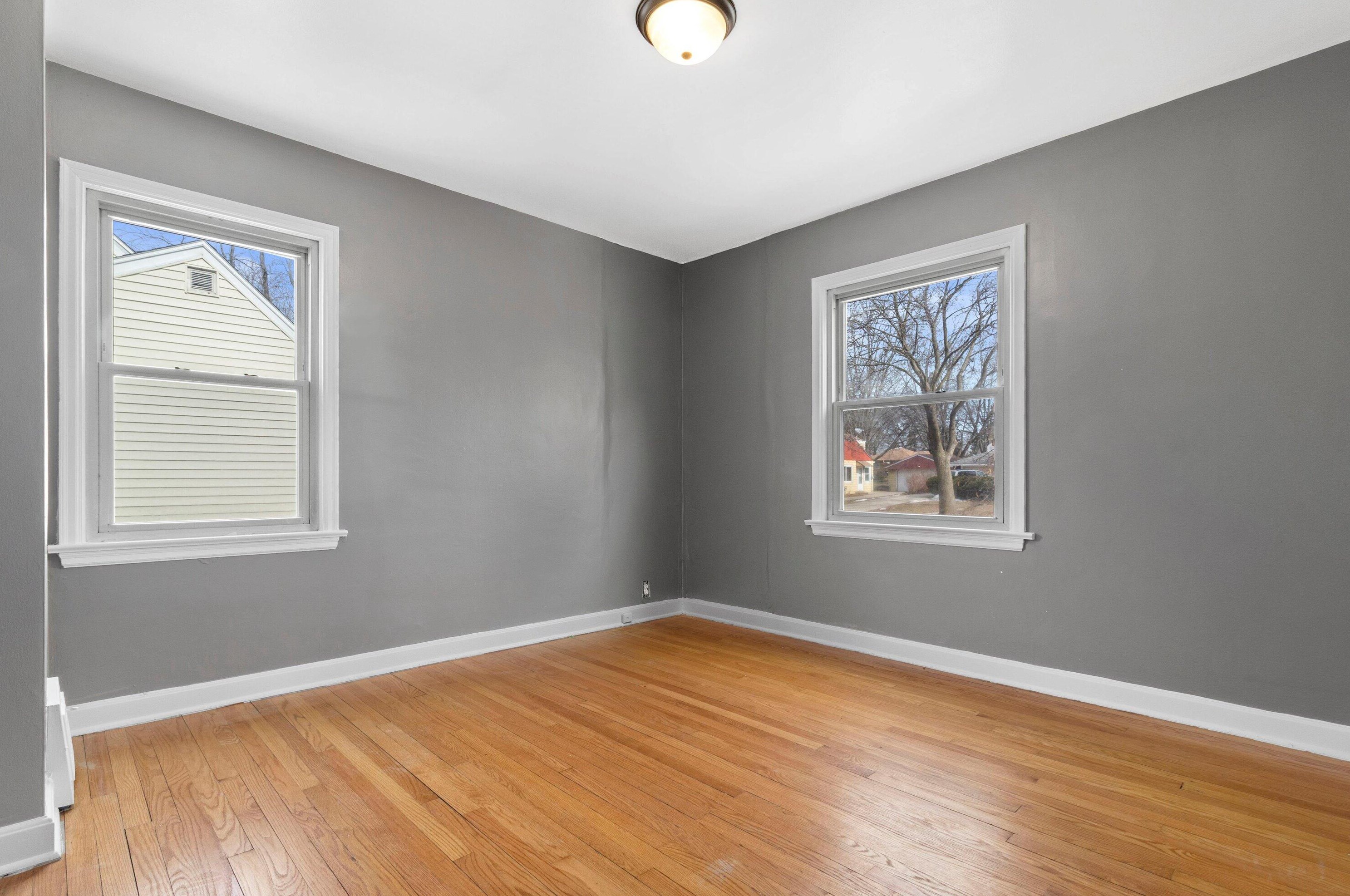 4921 74th St, Milwaukee WI  53218-3822 exterior