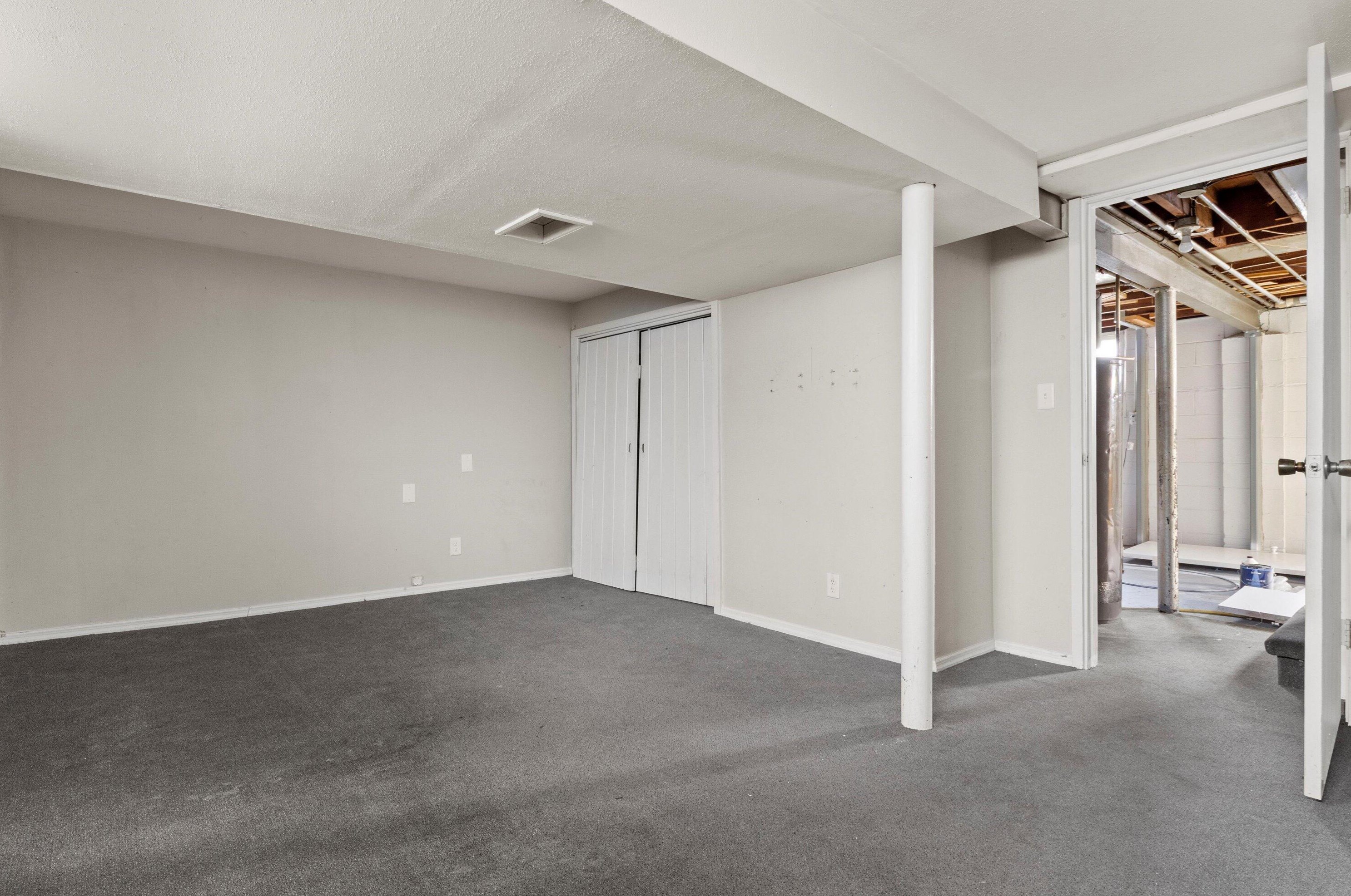 4921 74th St, Milwaukee WI  53218-3822 exterior