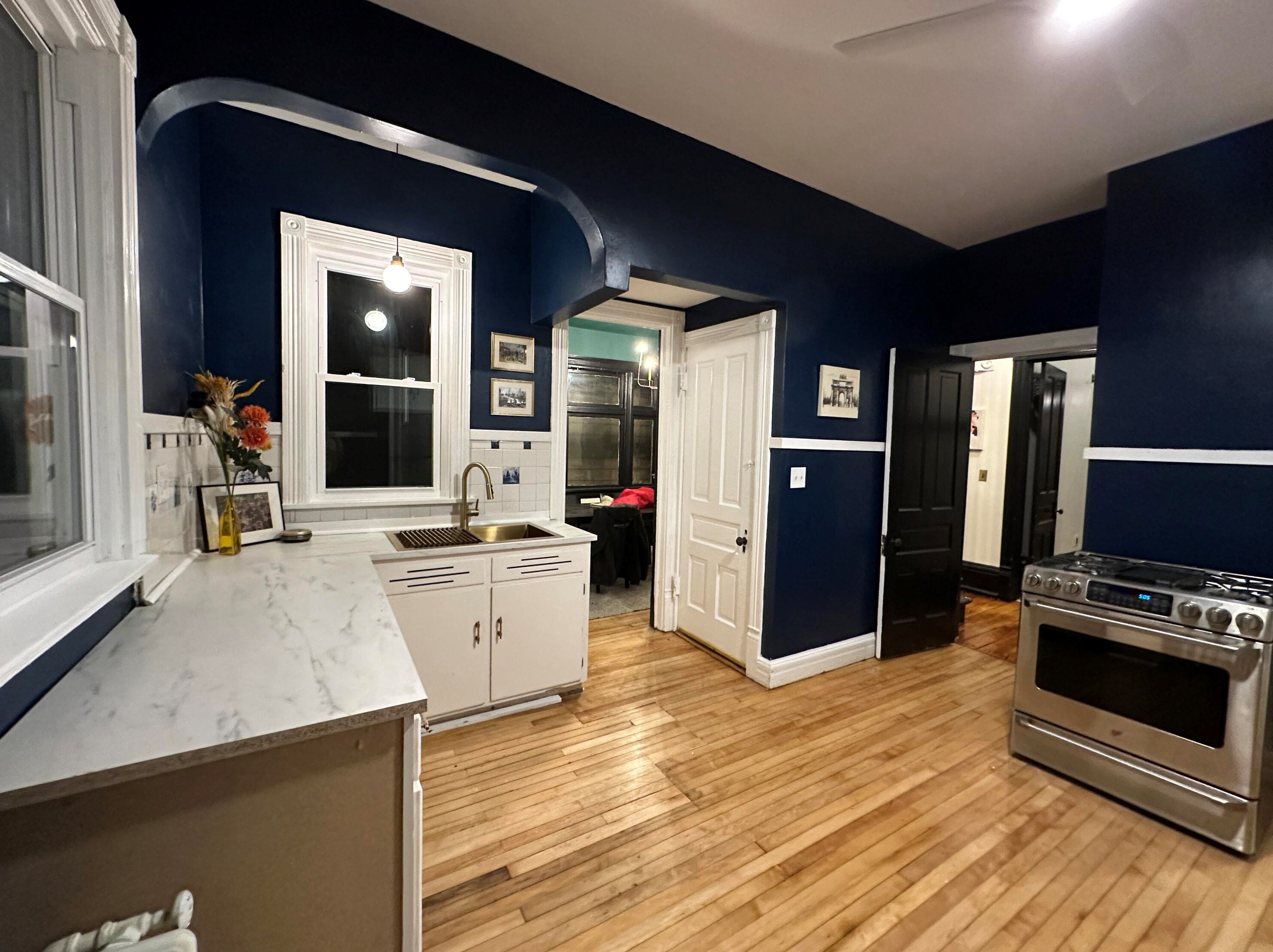 2530 Oakland Ave, Milwaukee WI  53211-3930 exterior