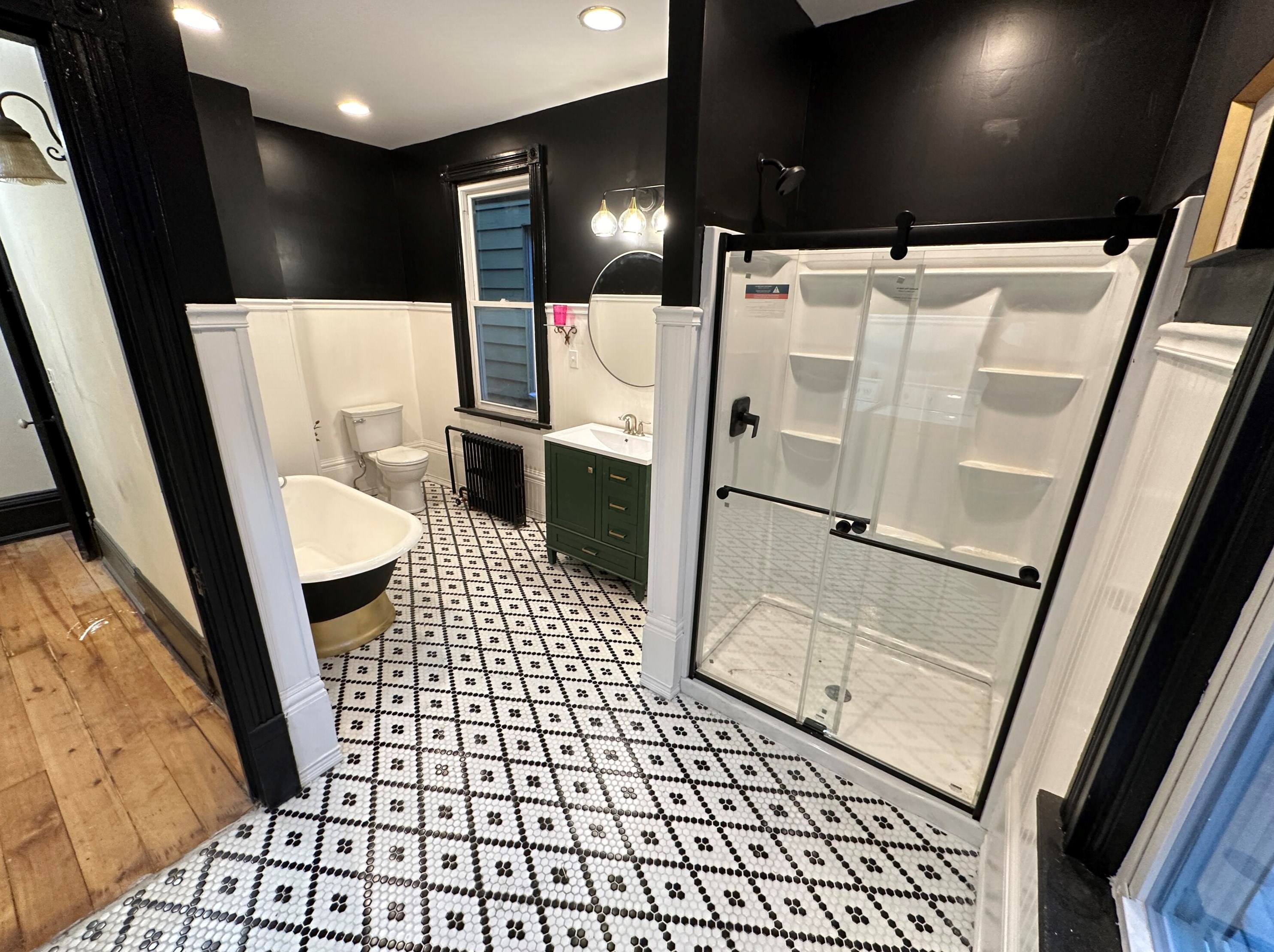 2530 Oakland Ave, Milwaukee WI  53211-3930 exterior