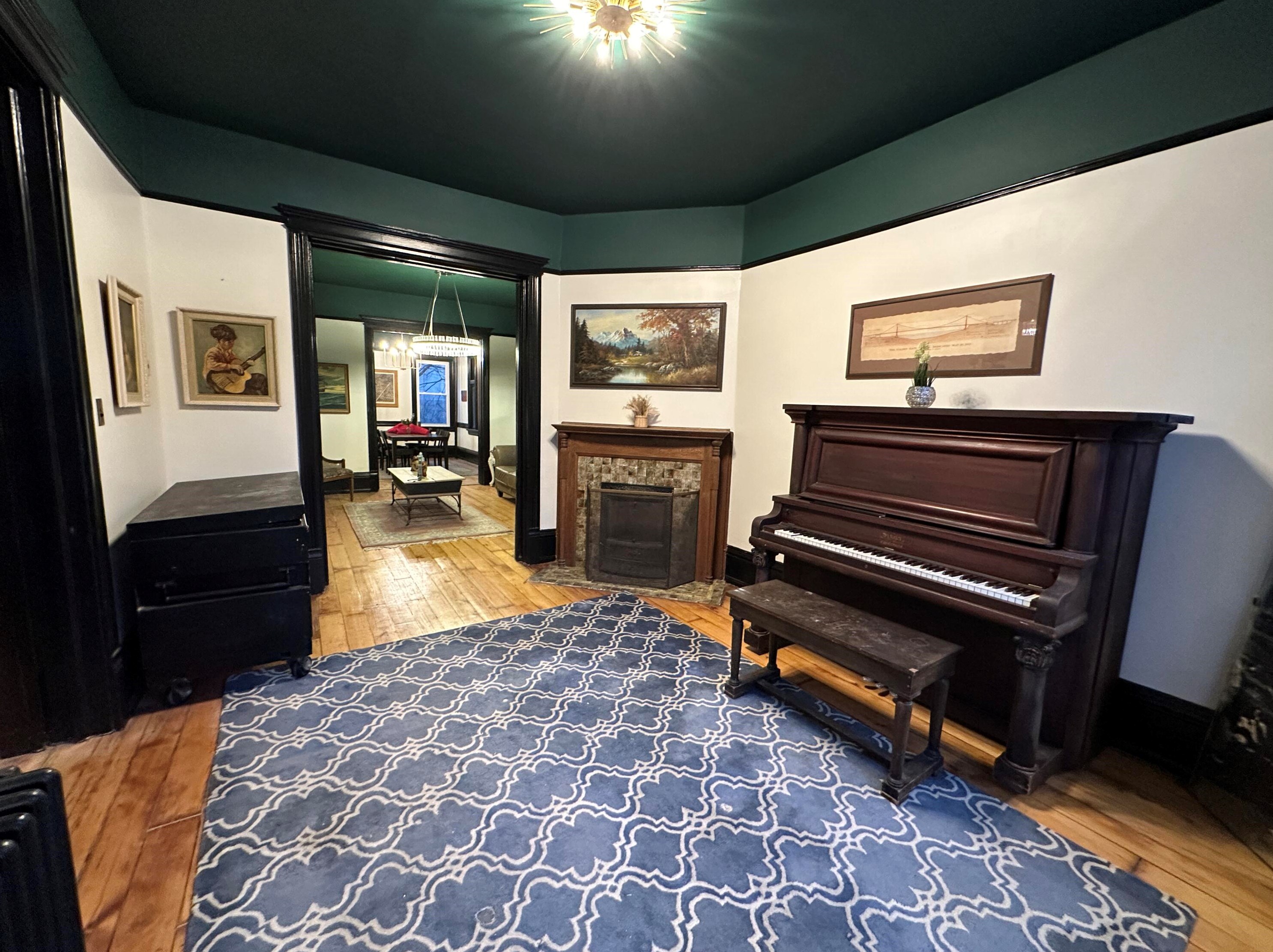 2530 Oakland Ave, Milwaukee WI  53211-3930 exterior