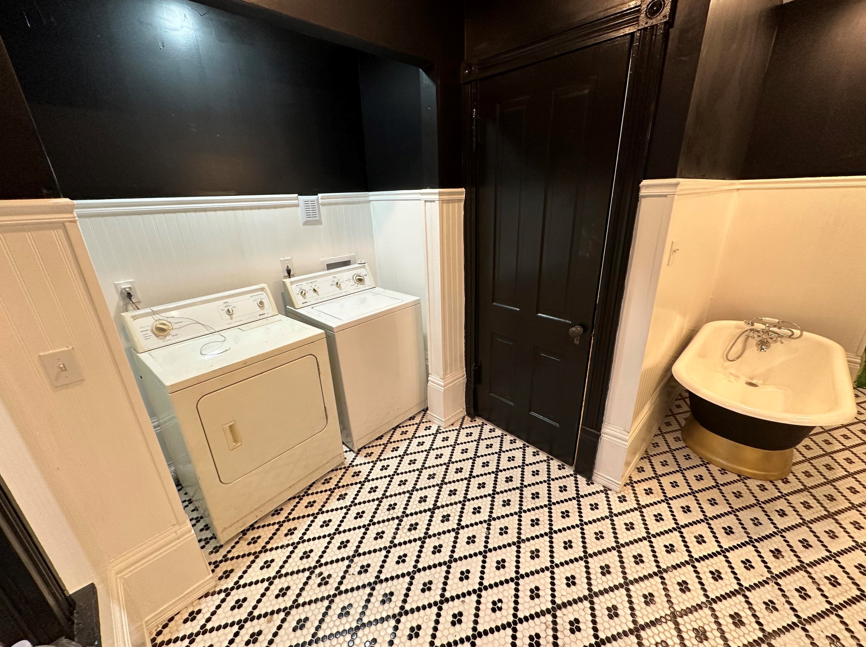 2530 Oakland Ave, Milwaukee WI  53211-3930 exterior