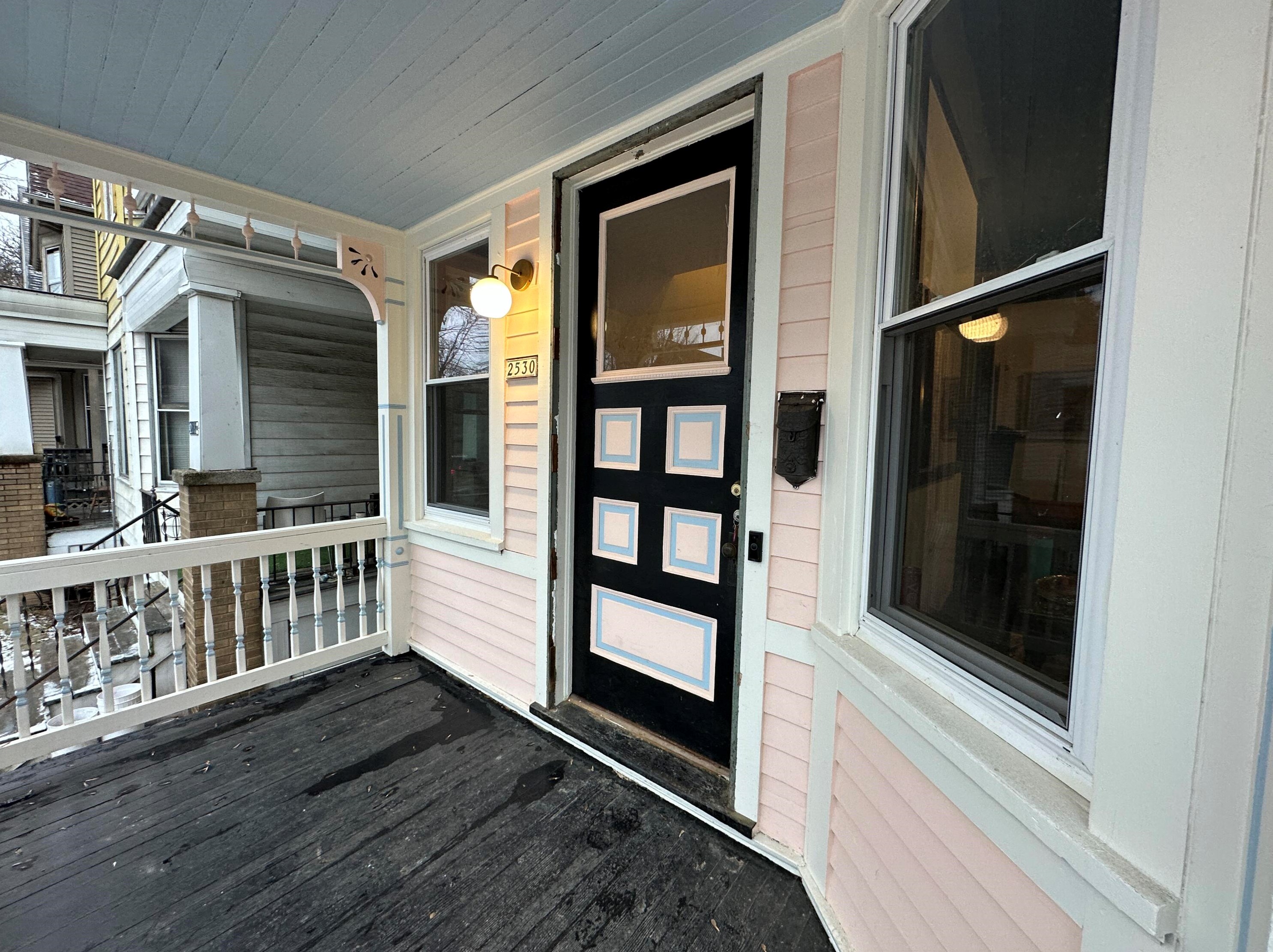 2530 Oakland Ave, Milwaukee WI  53211-3930 exterior