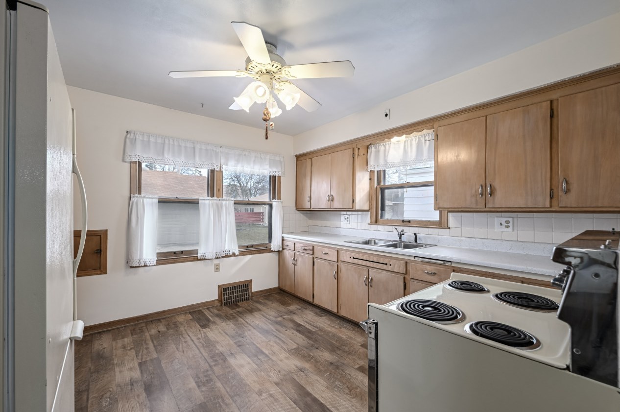 524 106, Milwaukee WI 53225-3205 exterior