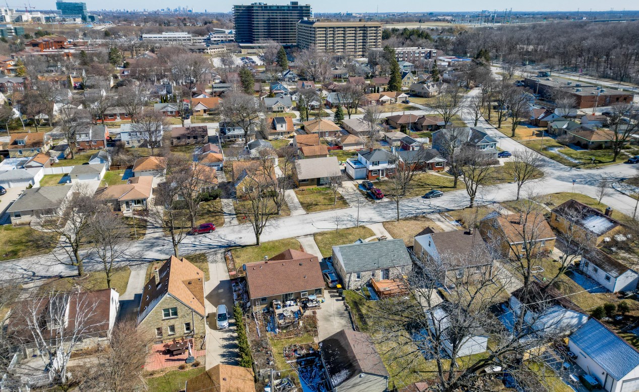 524 106, Milwaukee WI 53225-3205 exterior