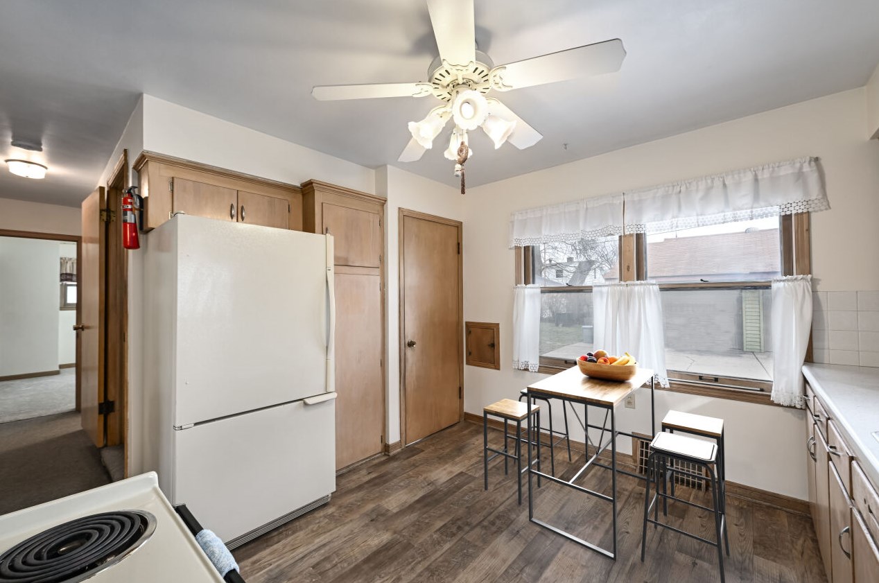 524 106, Milwaukee WI 53225-3205 exterior