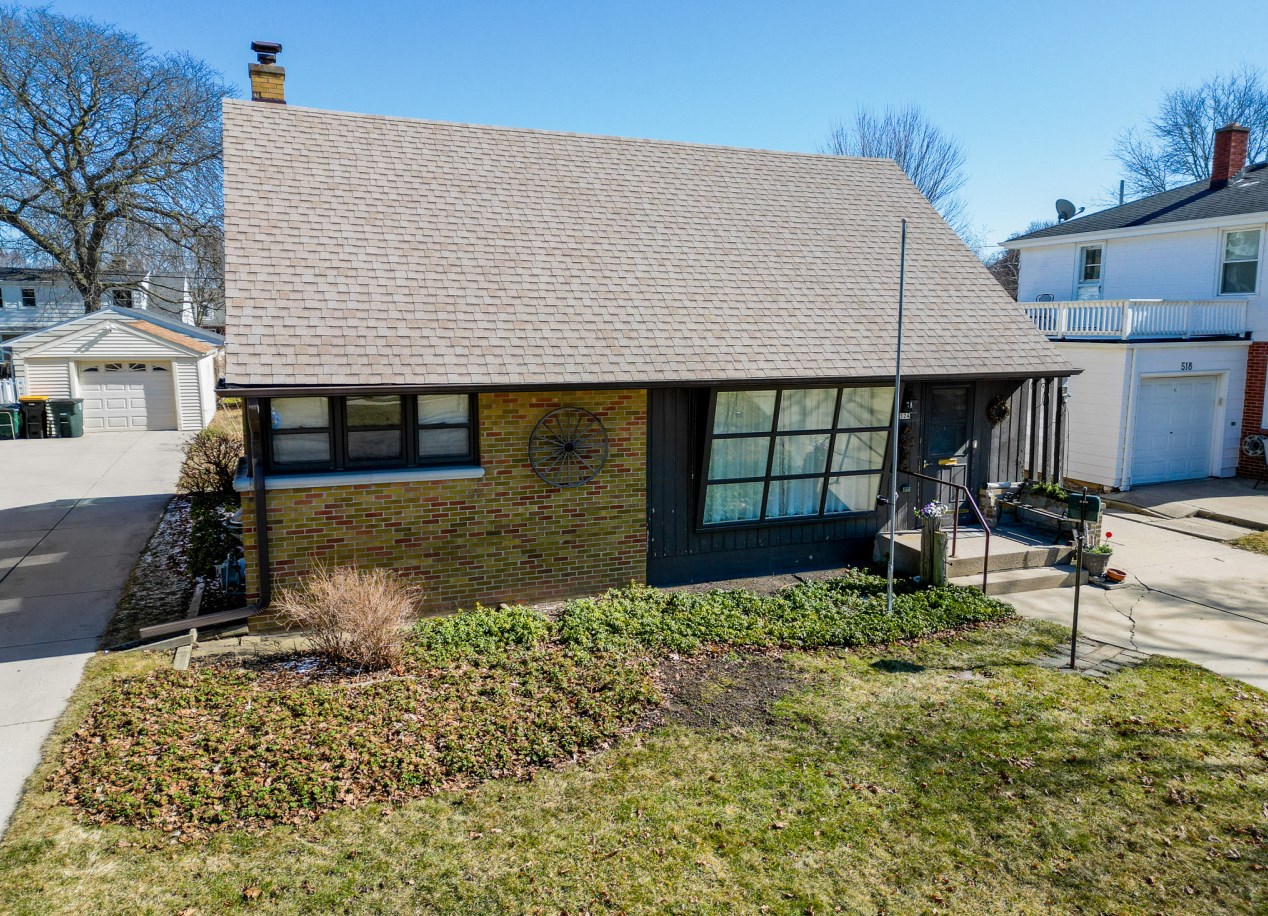 524 106, Milwaukee WI 53225-3205 exterior