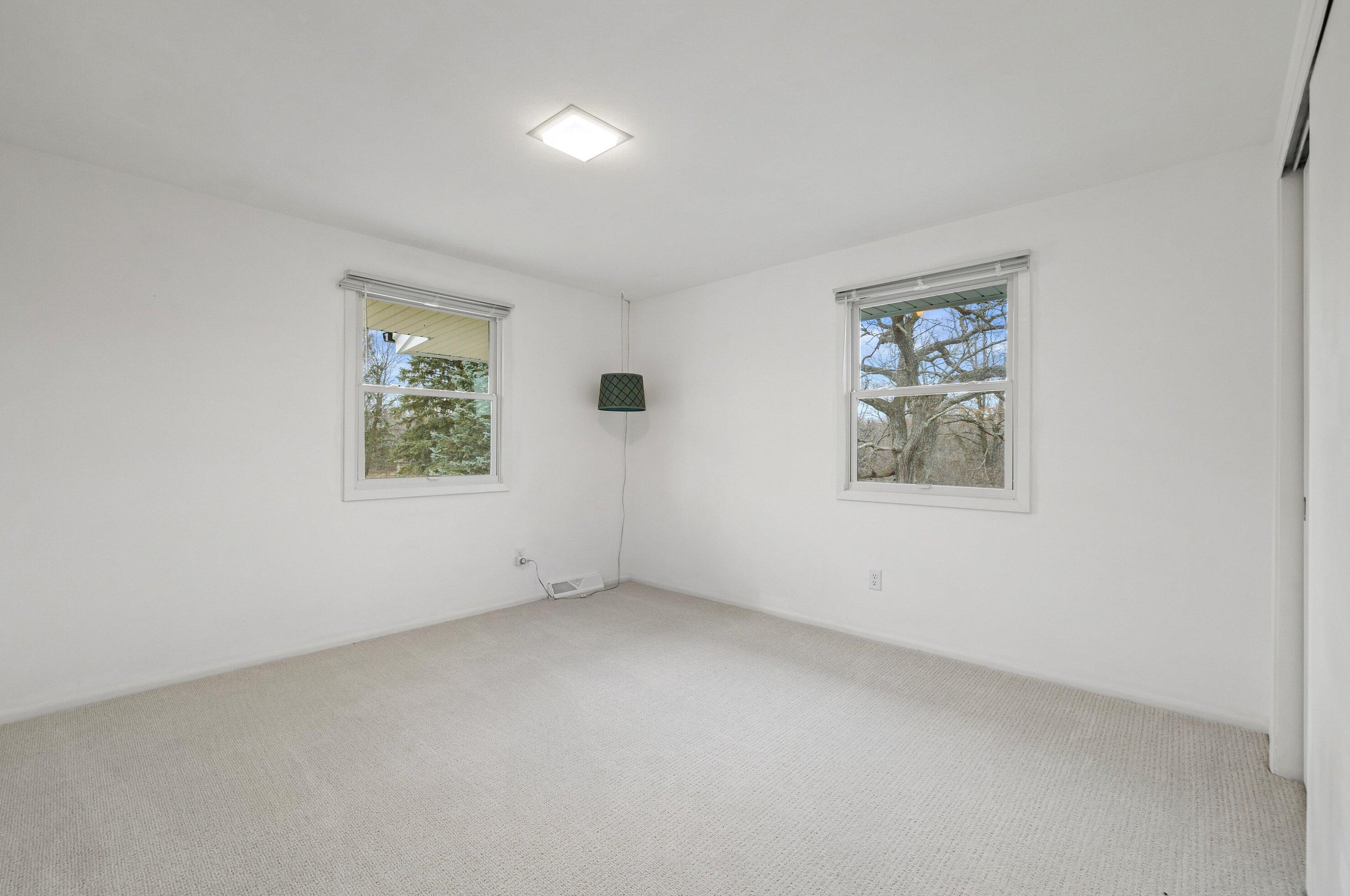 498 Lapham Peak Rd, Delafield WI  53018-2222 exterior