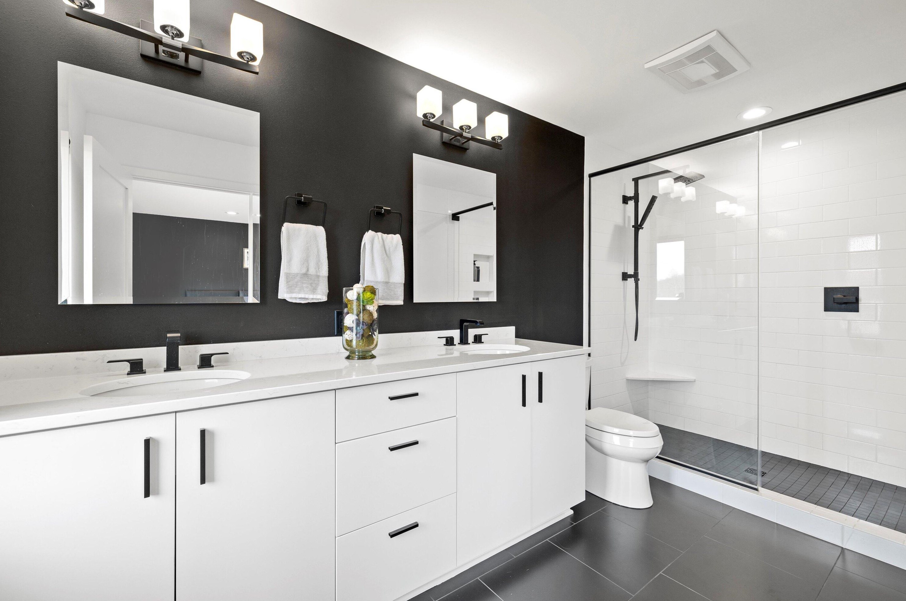 498 Lapham Peak Rd, Delafield WI  53018-2222 exterior