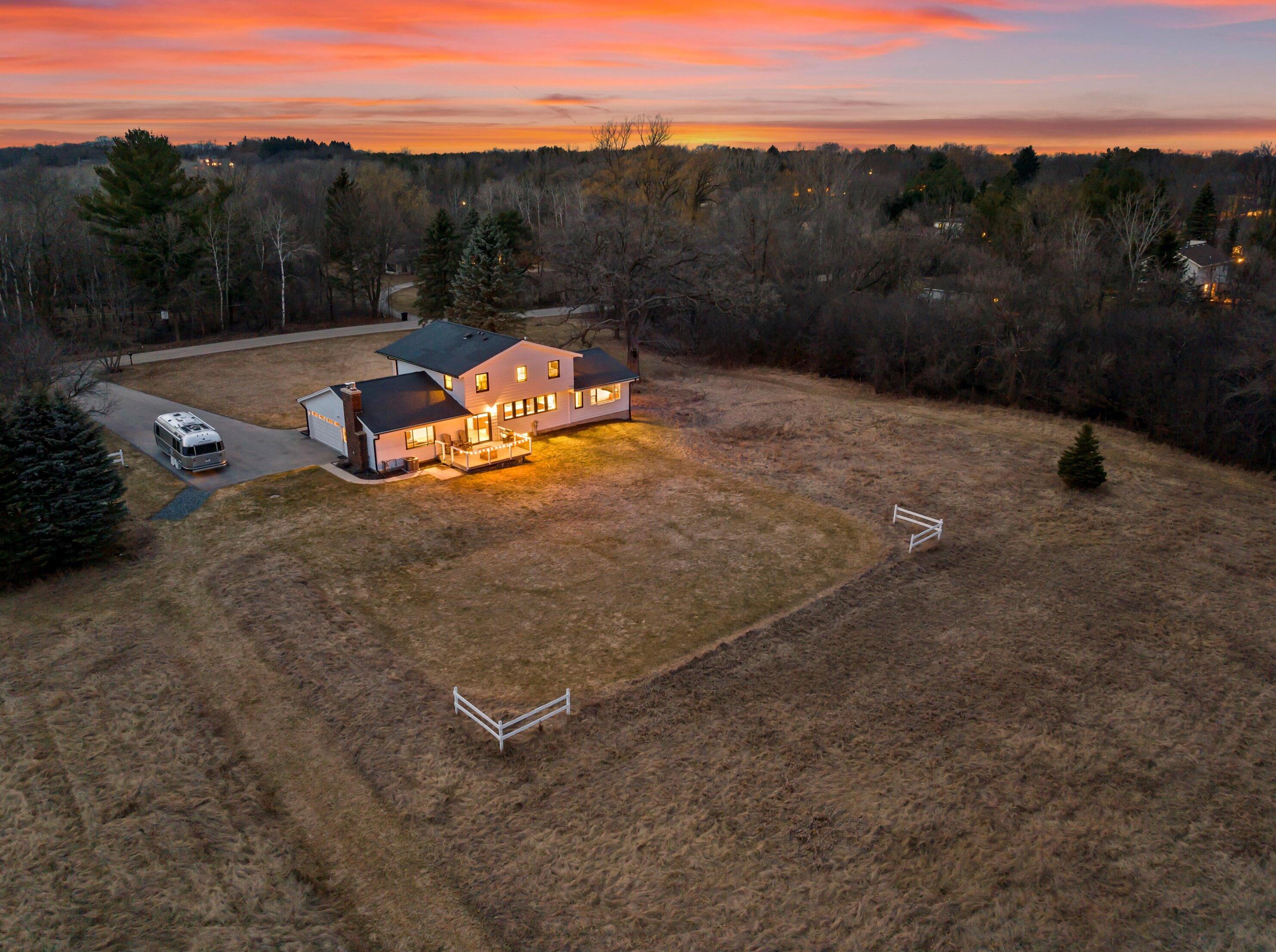 498 Lapham Peak Rd, Delafield WI  53018-2222 exterior