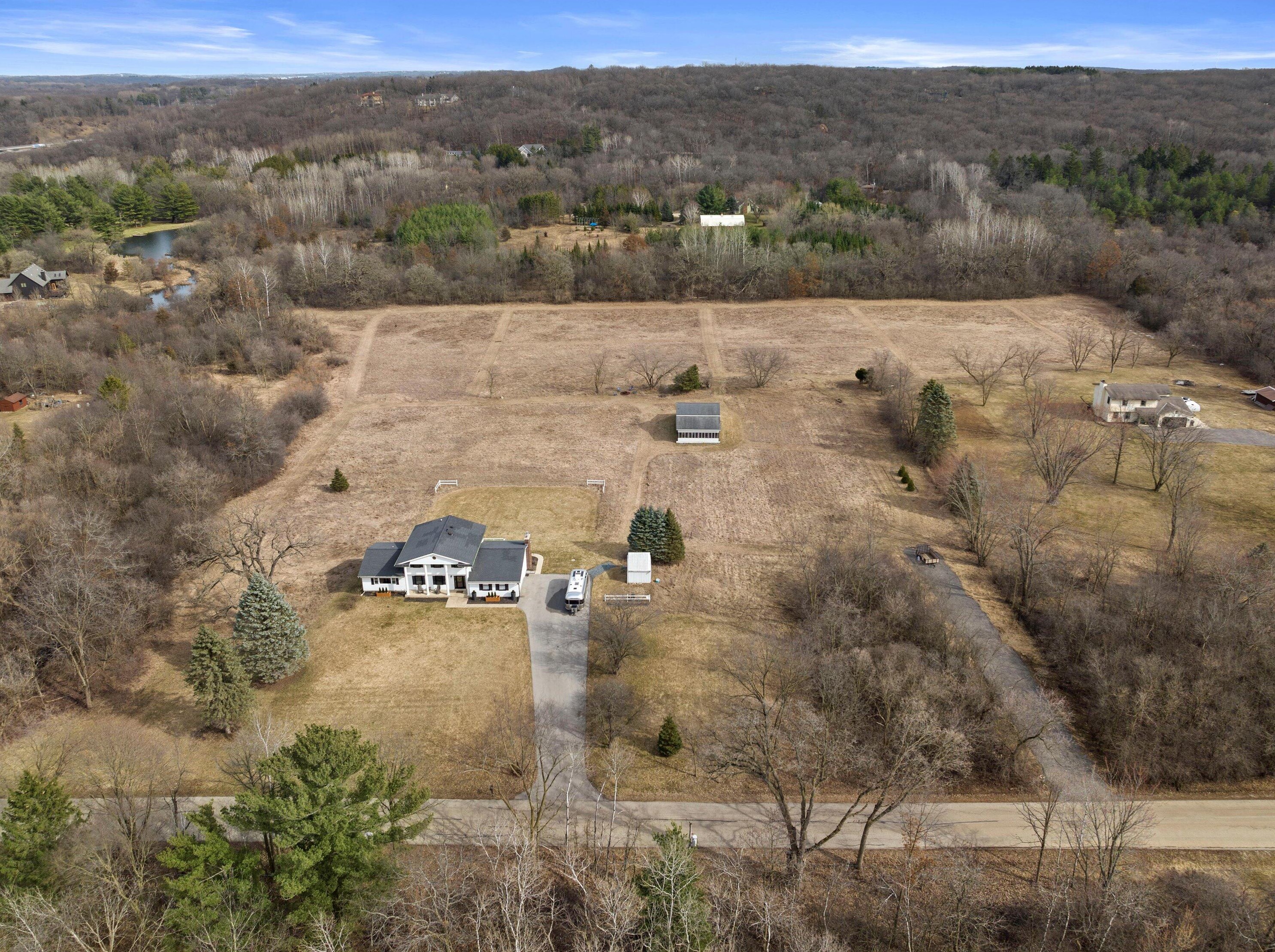 498 Lapham Peak Rd, Delafield WI  53018-2222 exterior