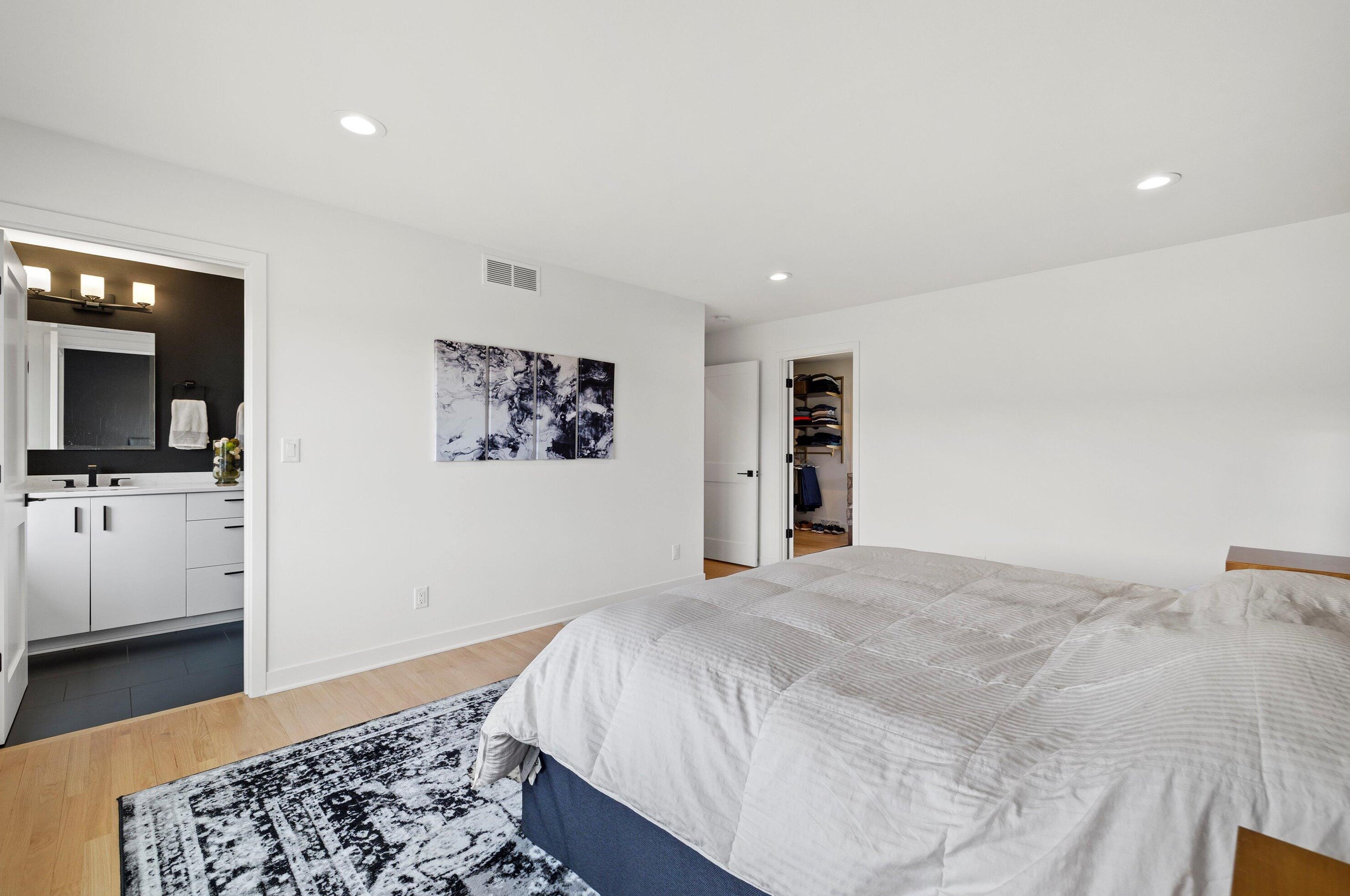 498 Lapham Peak Rd, Delafield WI  53018-2222 exterior