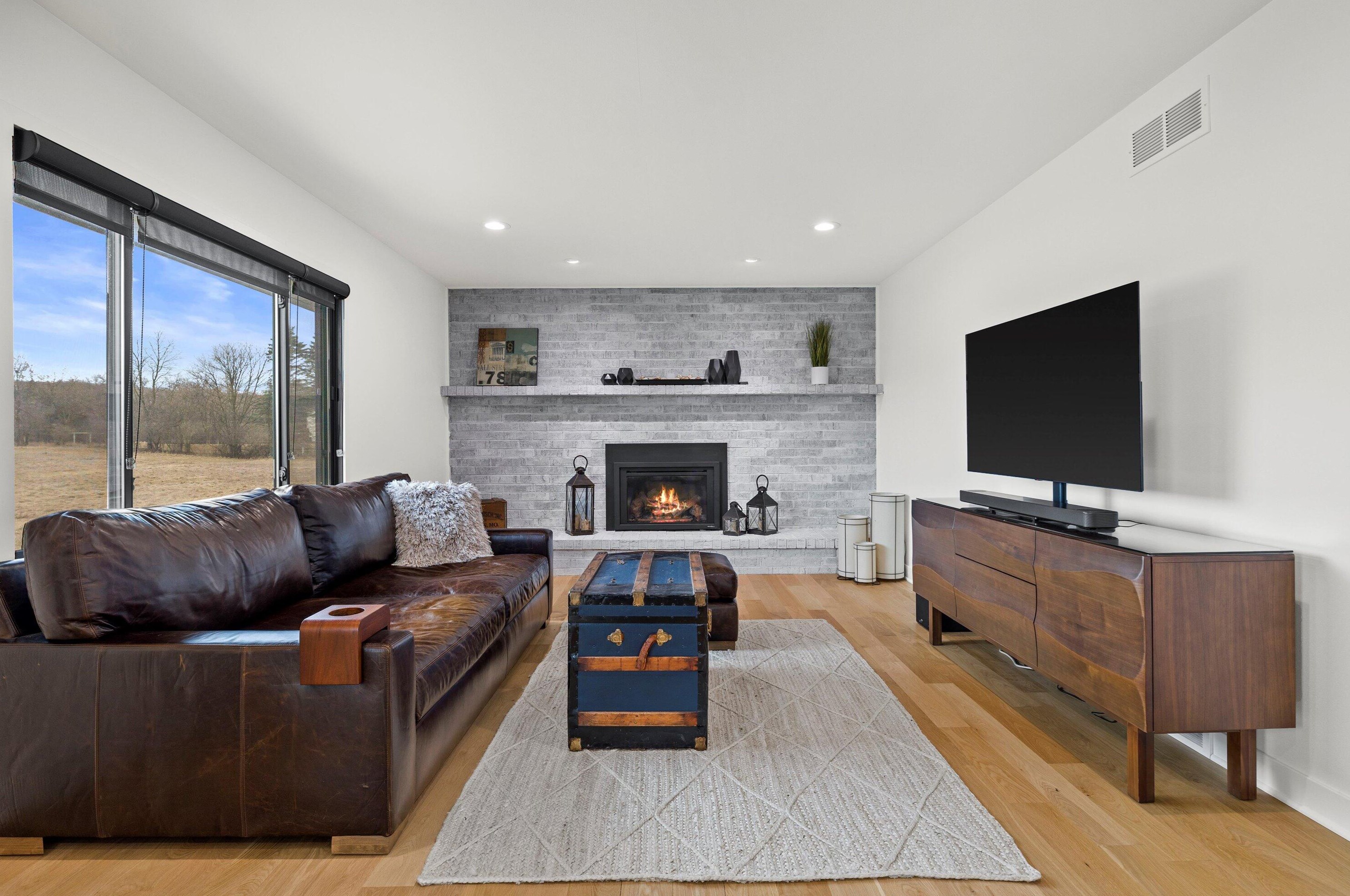 498 Lapham Peak Rd, Delafield WI  53018-2222 exterior