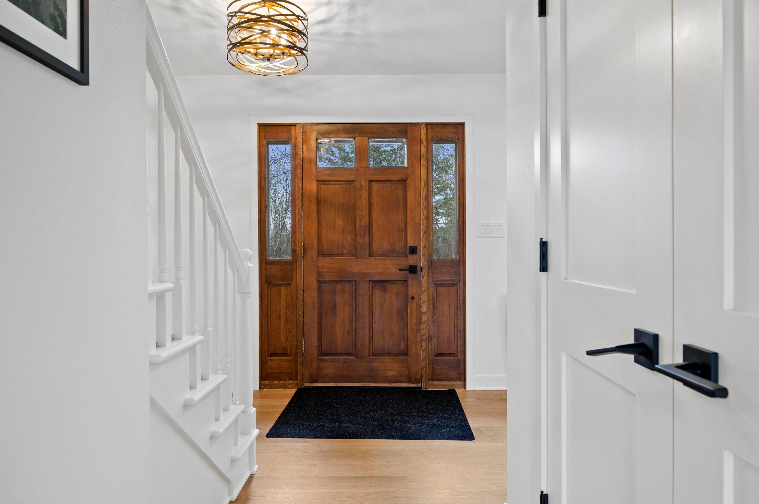 498 Lapham Peak Rd, Delafield WI  53018-2222 exterior