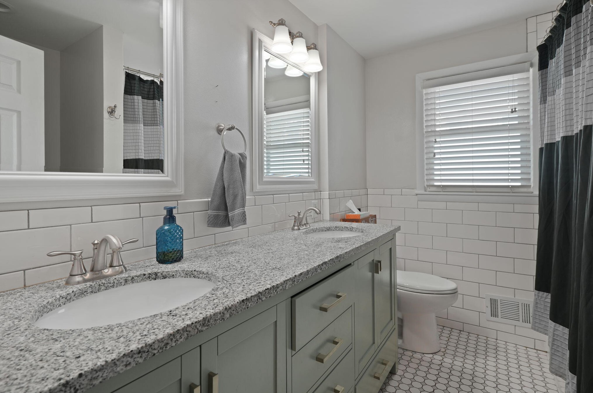 7532 17 Ave, Kenosha WI  53140-1627 exterior