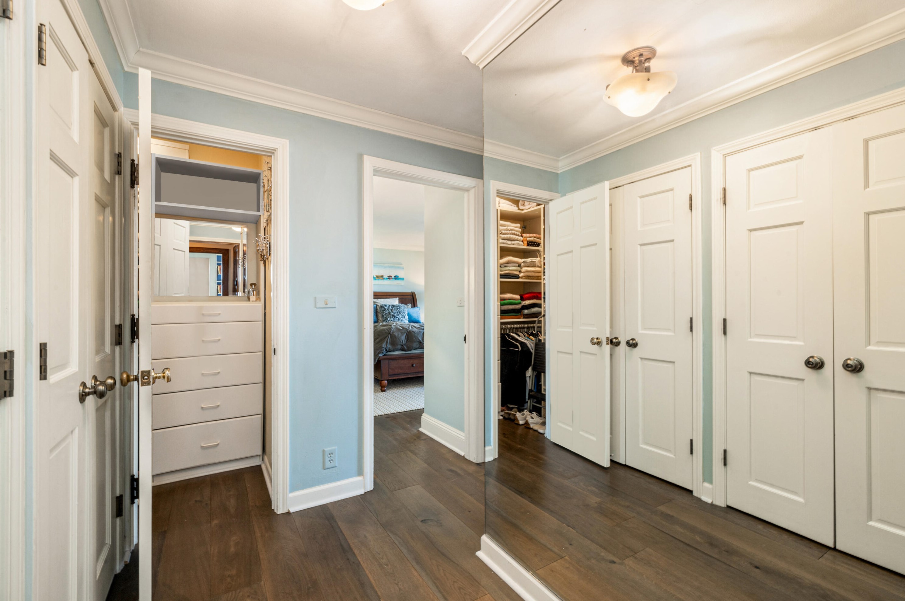 3378 Lk Dr, Milwaukee WI 53211-2909 exterior