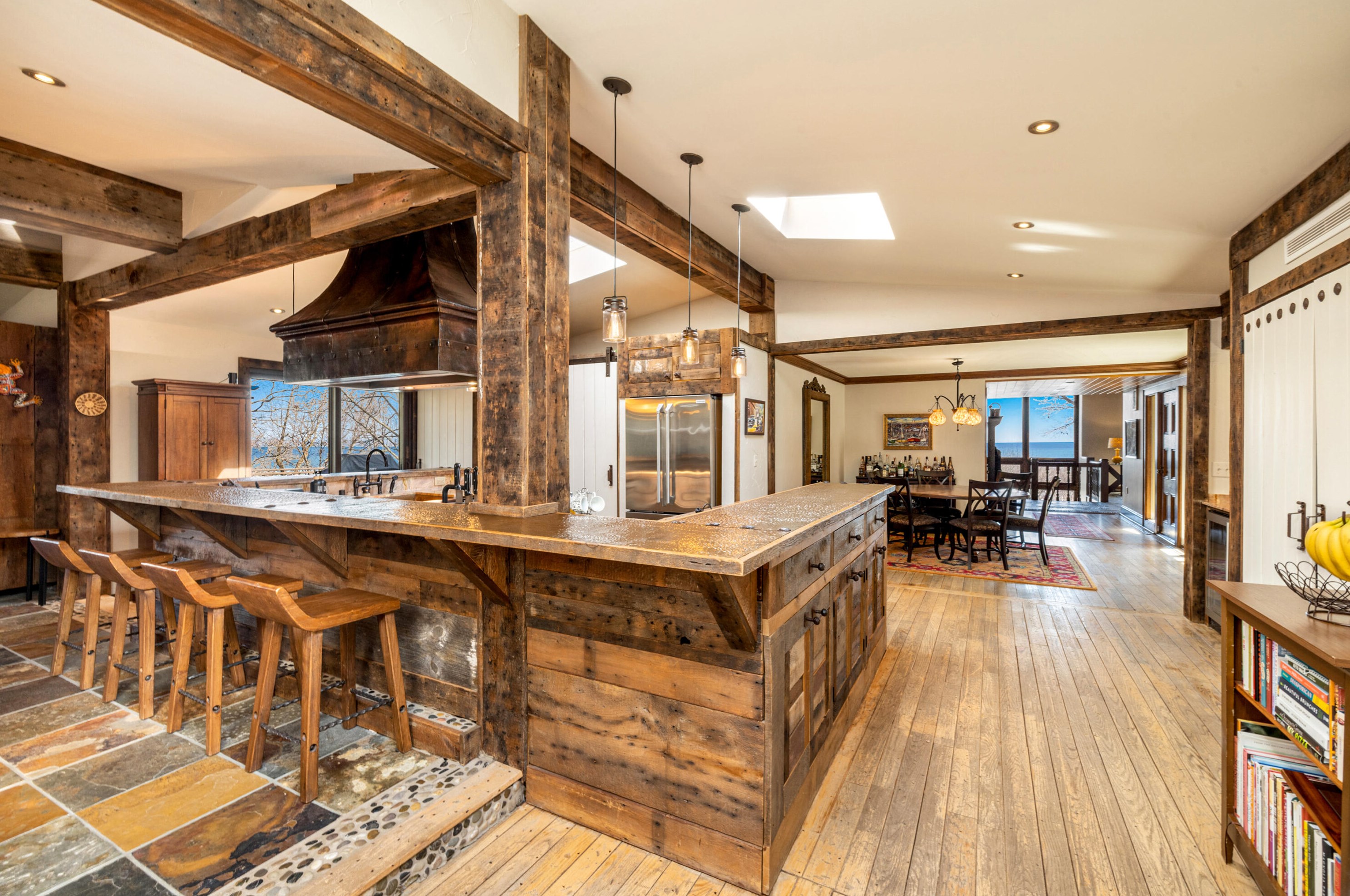 3378 Lk Dr, Milwaukee WI 53211-2909 exterior