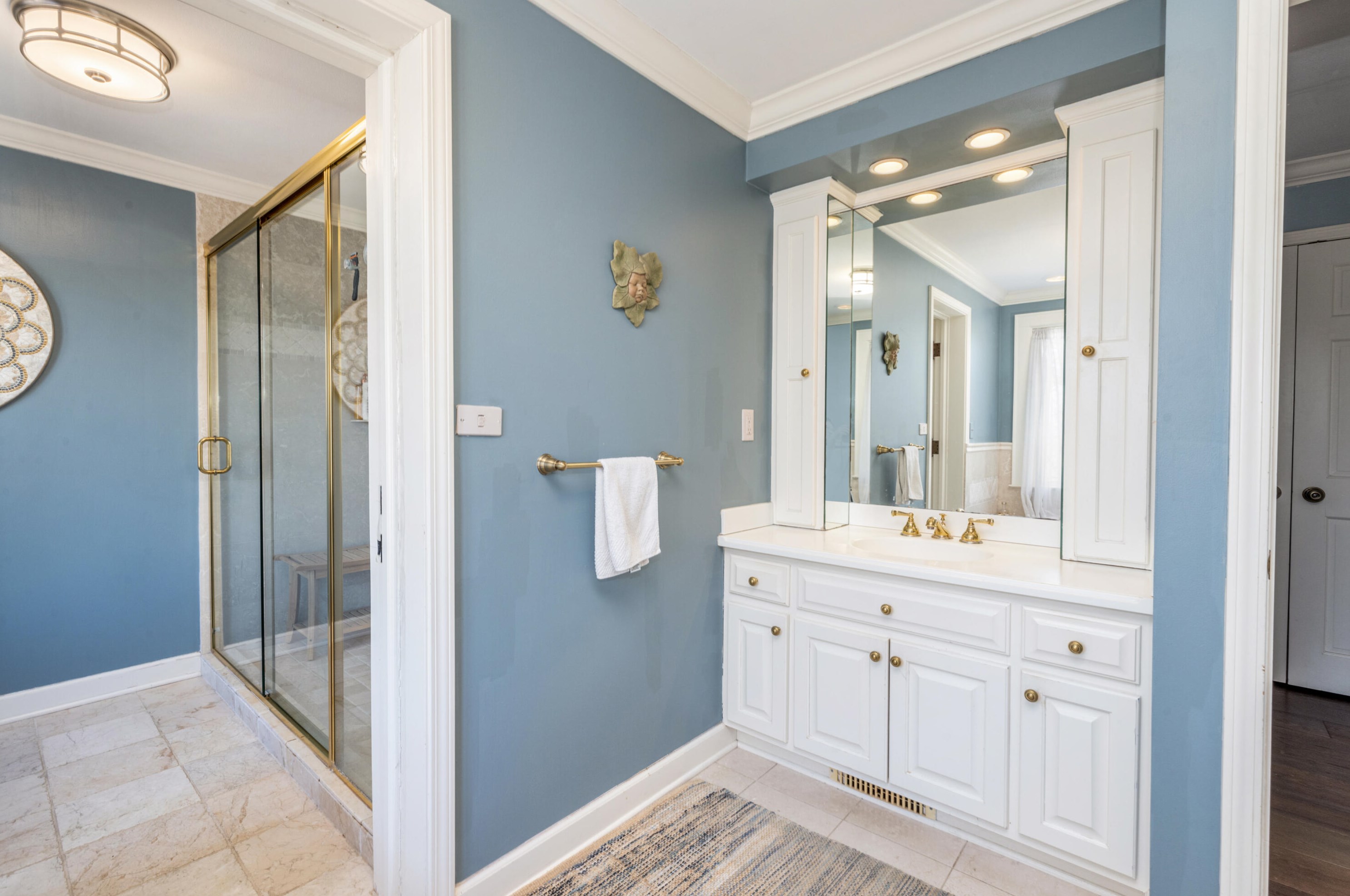 3378 Lk Dr, Milwaukee WI 53211-2909 exterior