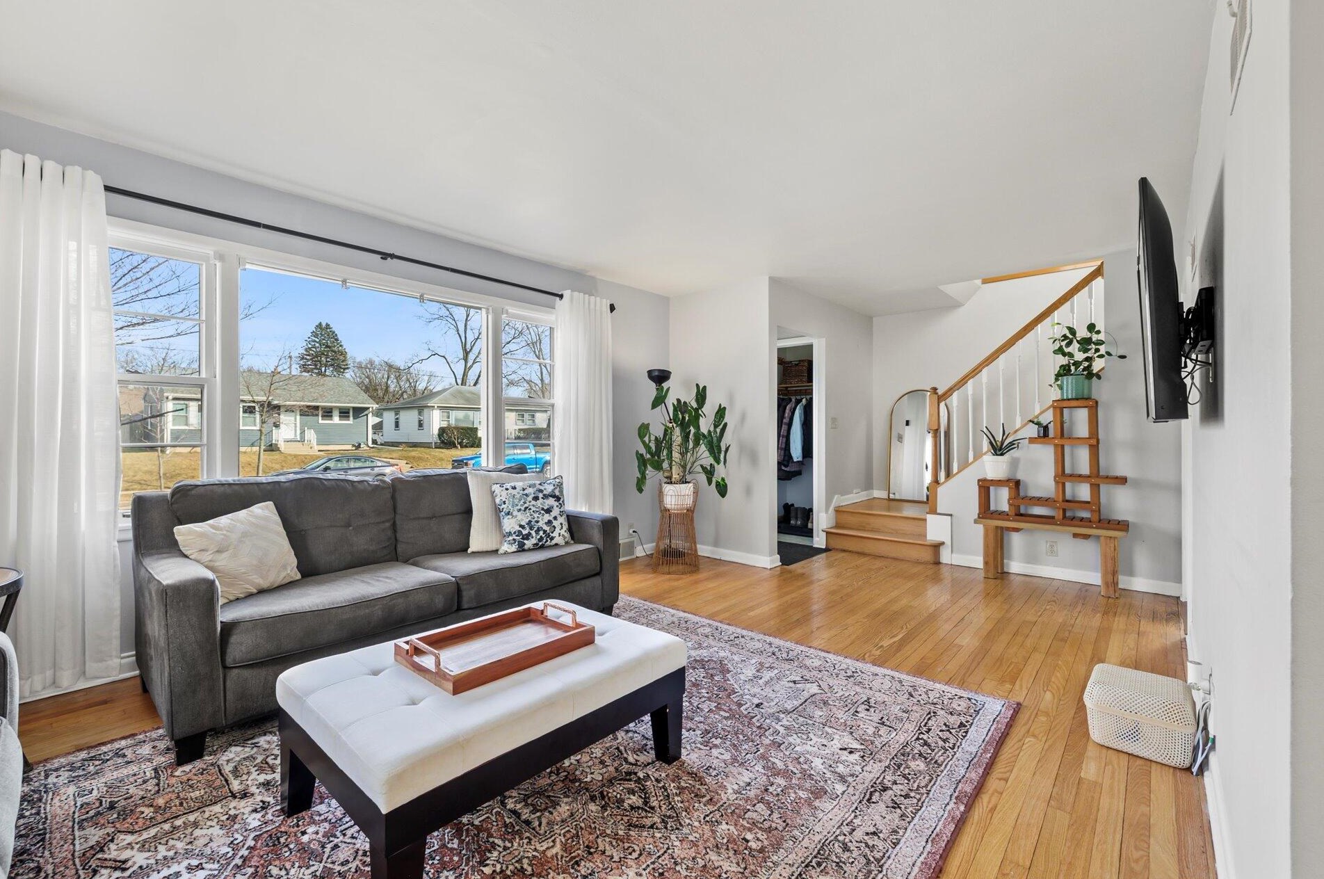 5331 Lydell Ave, Milwaukee WI  53217-5004 exterior