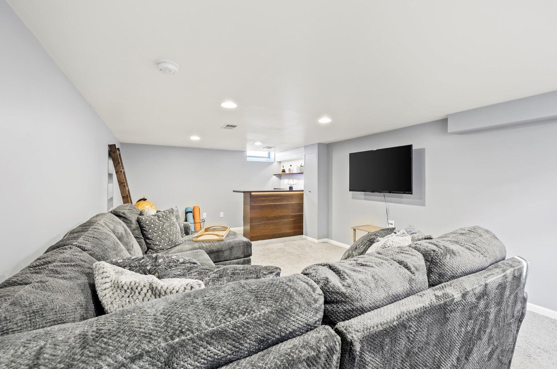 5331 Lydell Ave, Milwaukee WI  53217-5004 exterior