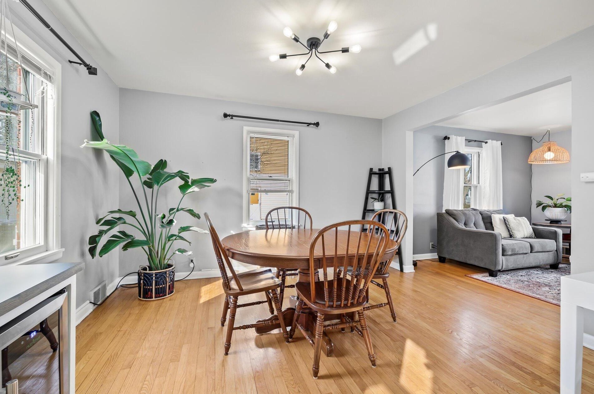 5331 Lydell Ave, Milwaukee WI  53217-5004 exterior