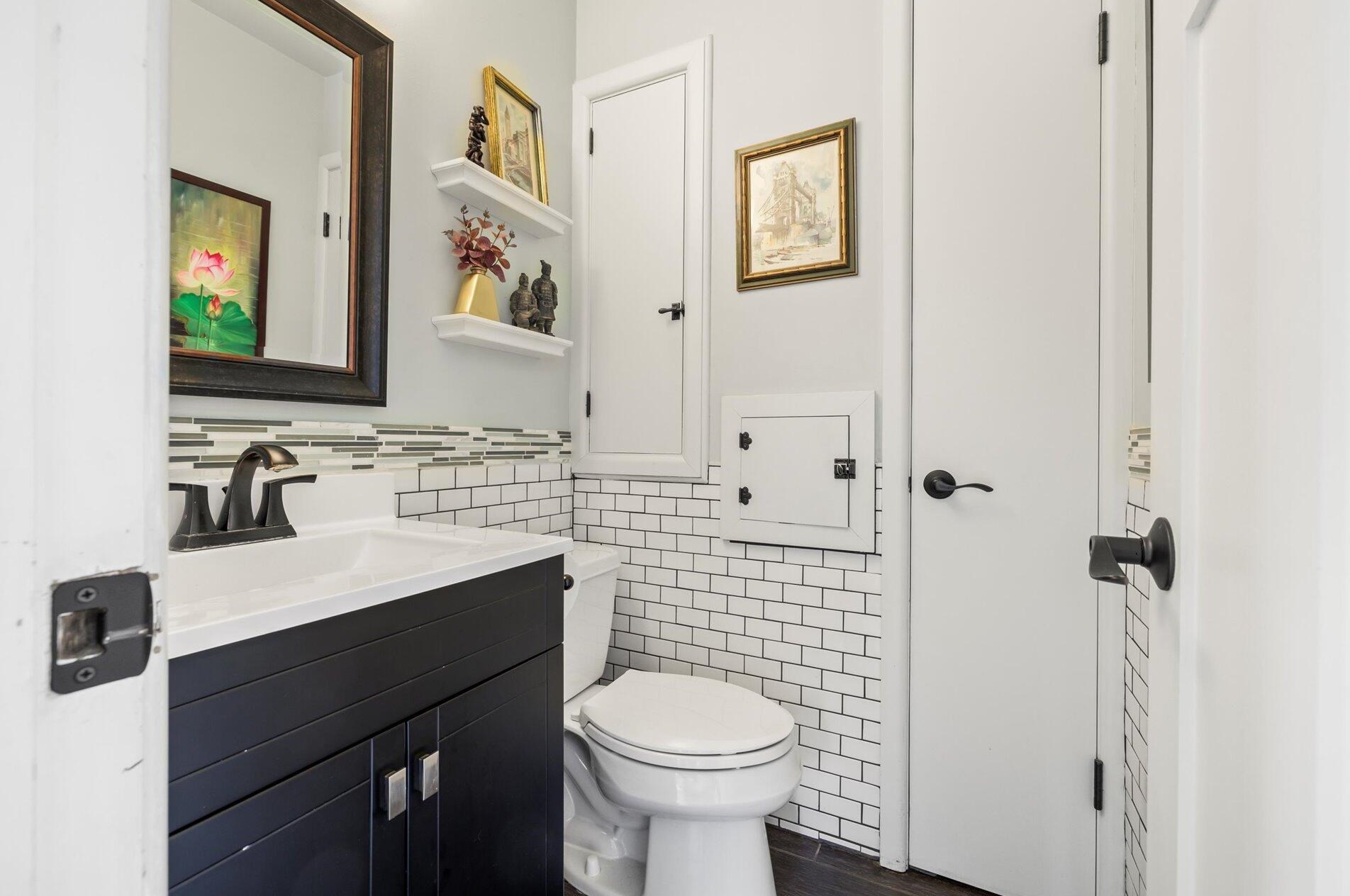 5331 Lydell Ave, Milwaukee WI  53217-5004 exterior