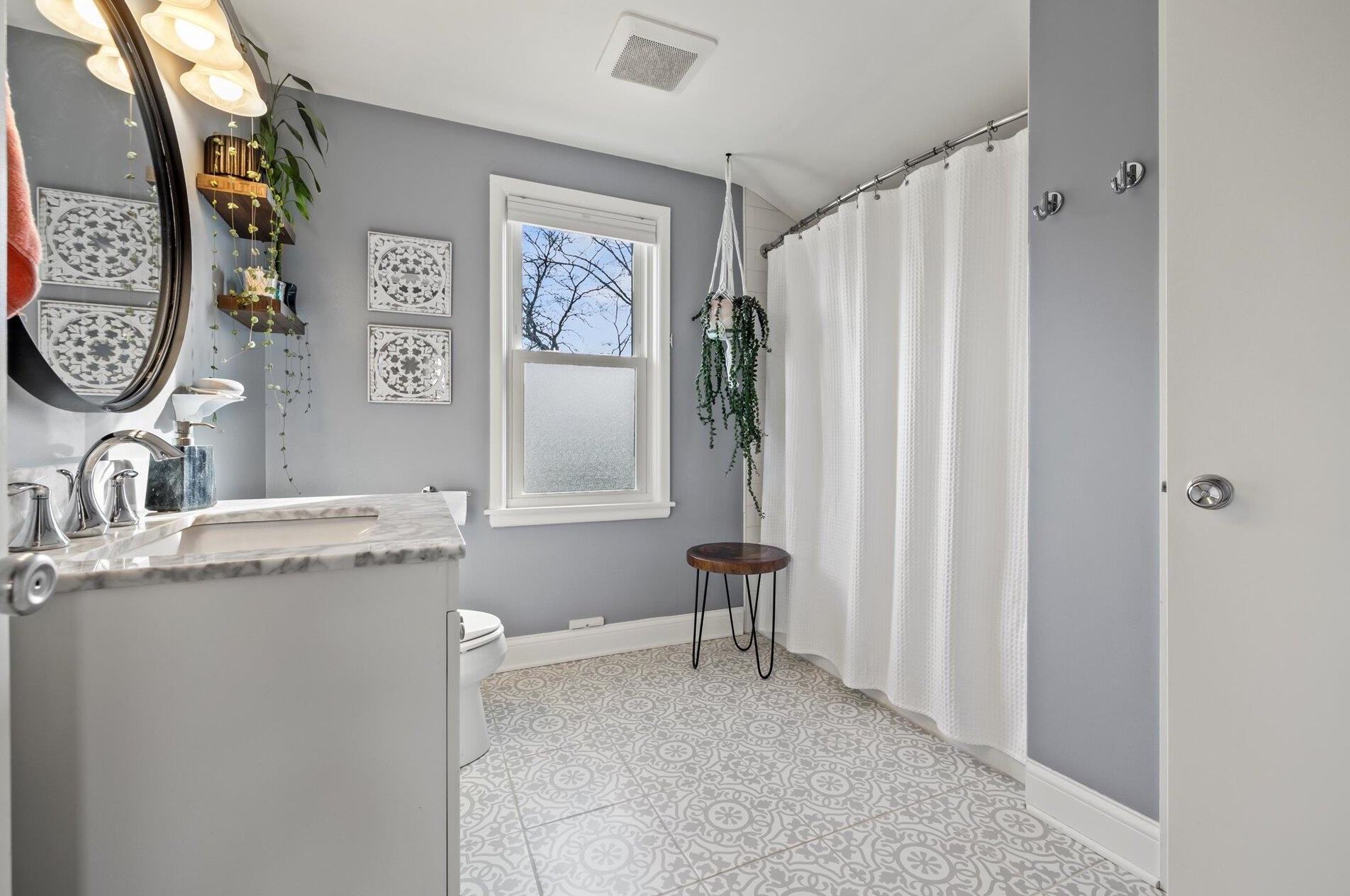 5331 Lydell Ave, Milwaukee WI  53217-5004 exterior