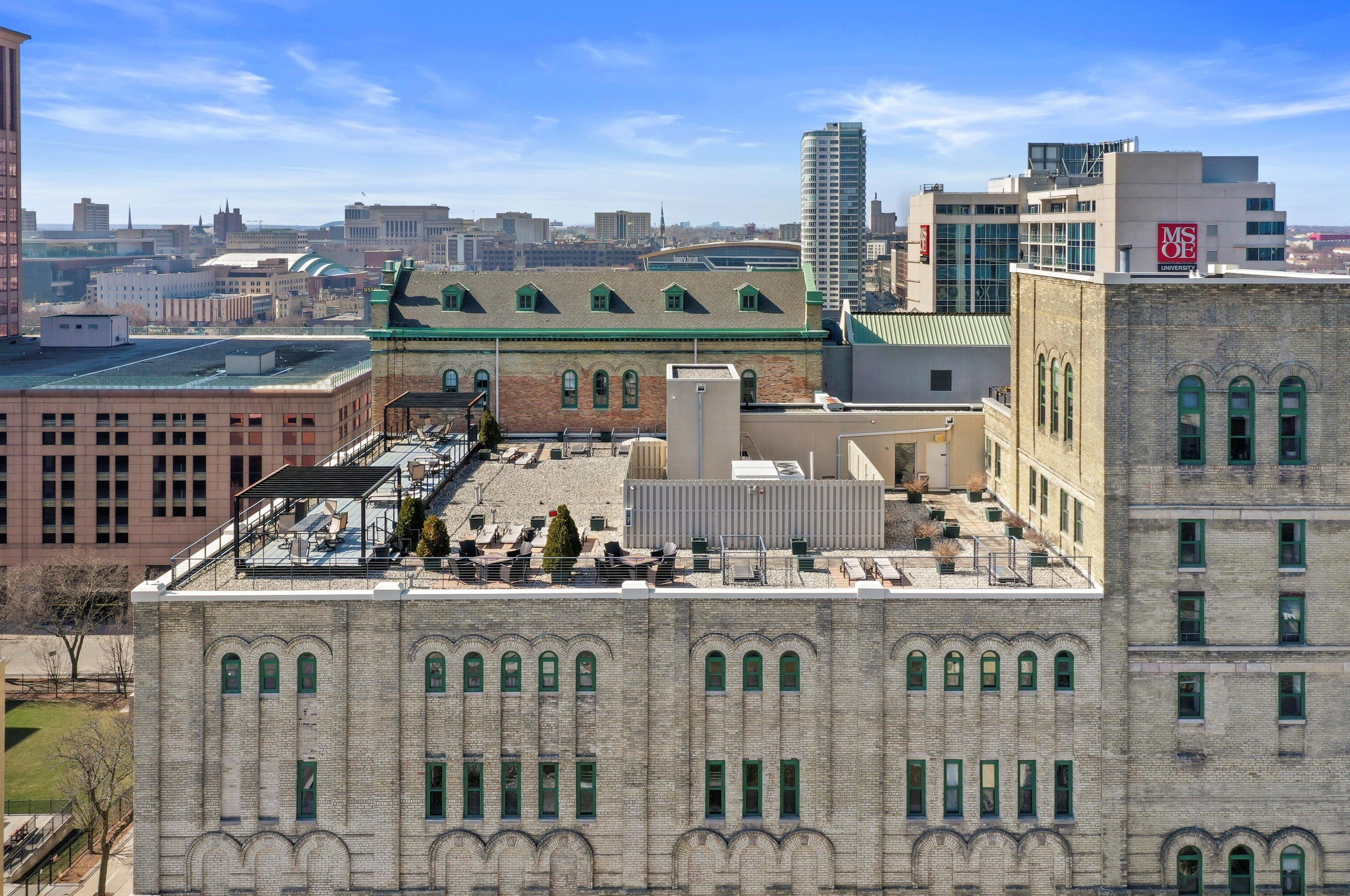 270 Highland Ave, Milwaukee WI  53202-6603 exterior