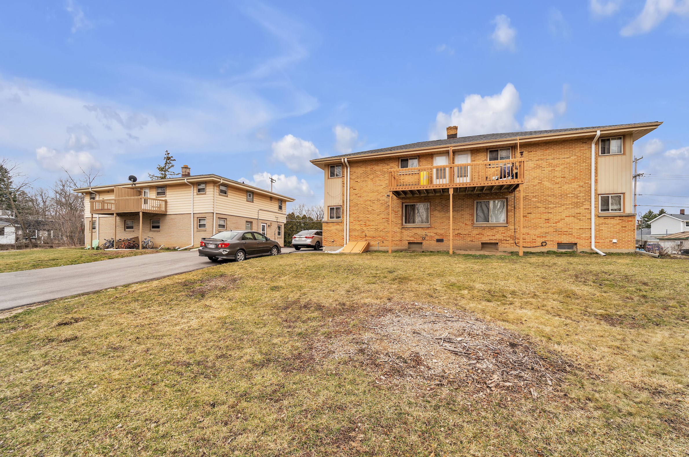 232 Clark St, Pewaukee WI exterior