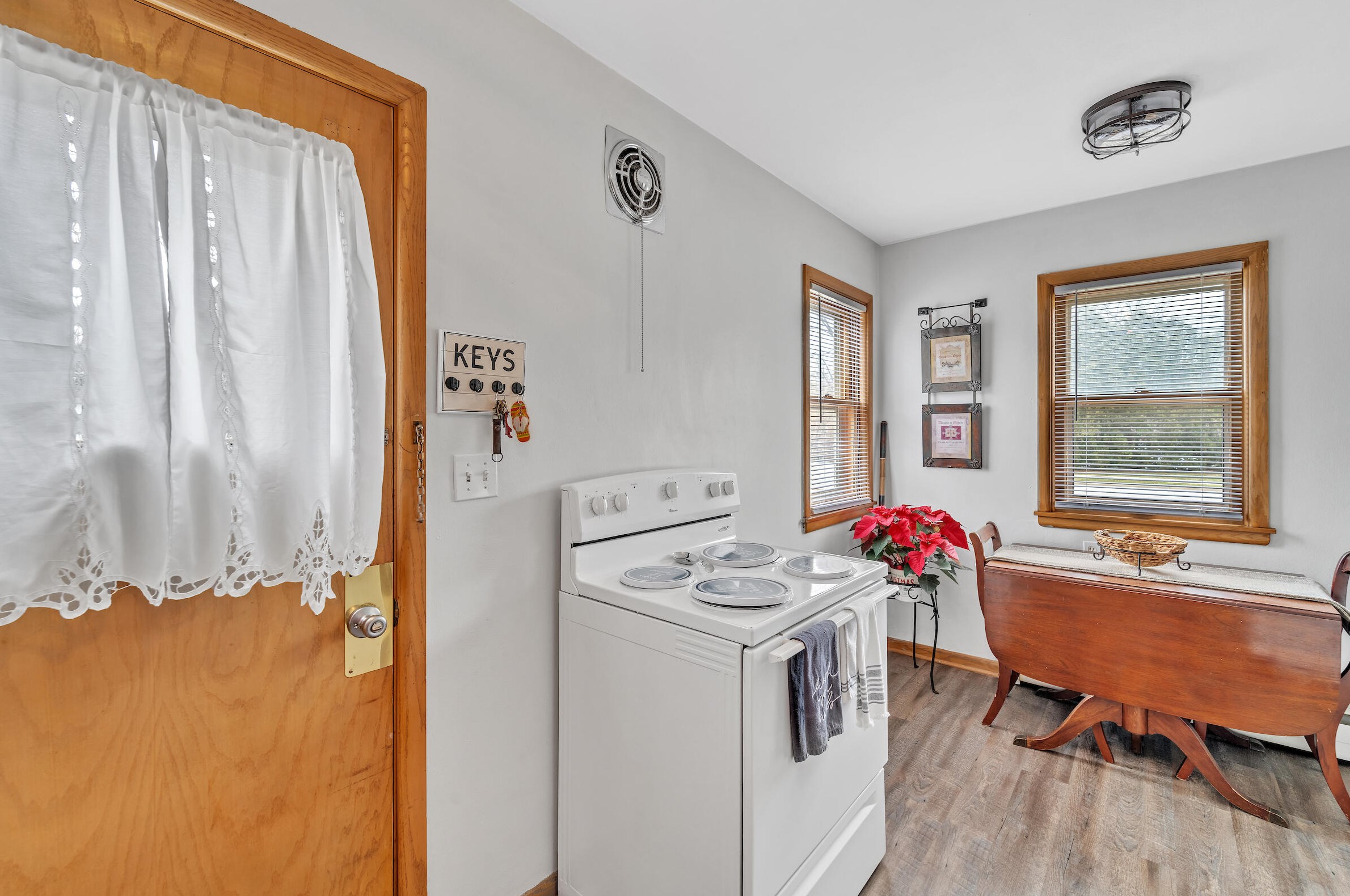 232 Clark St, Pewaukee WI exterior