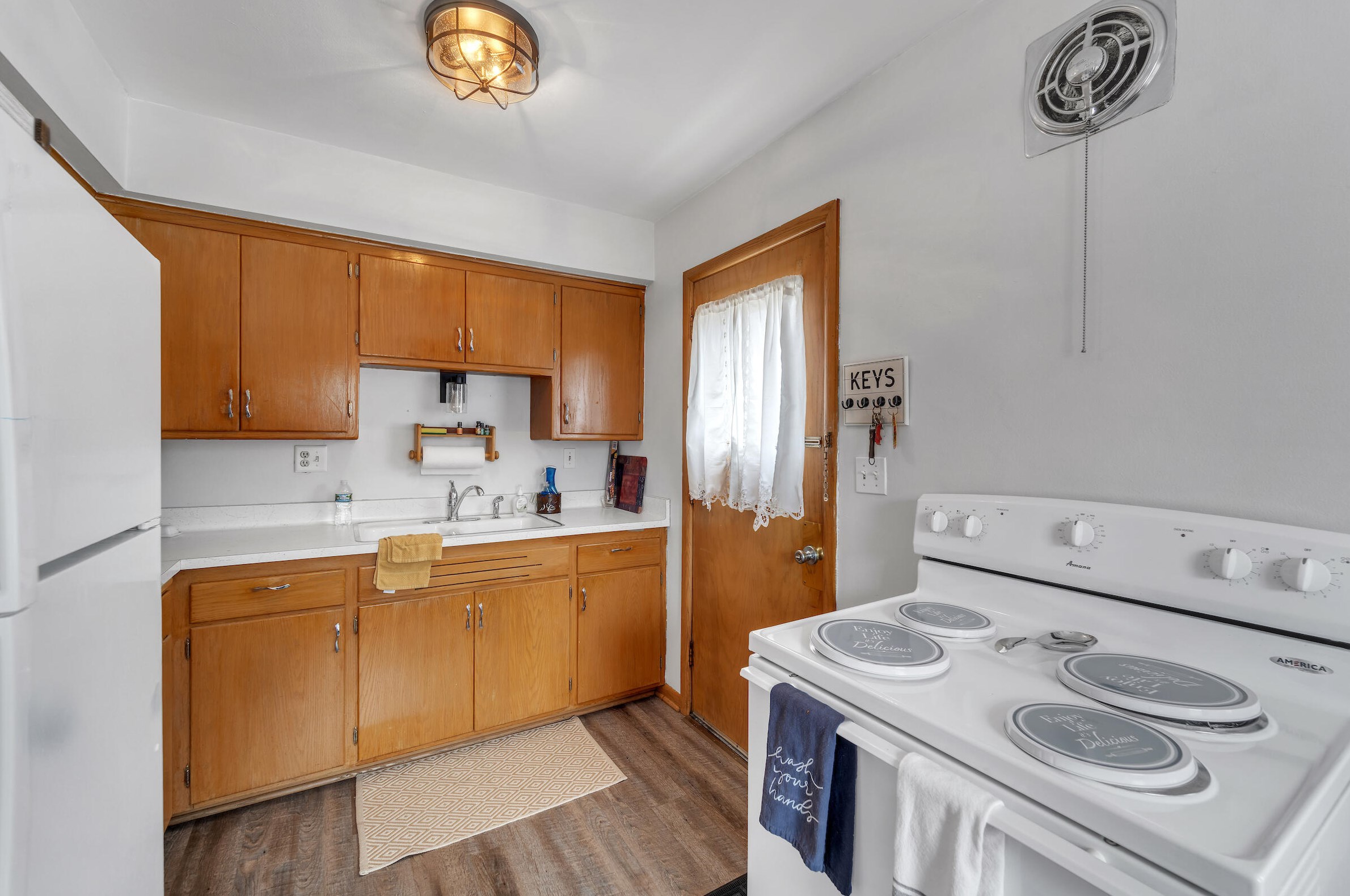 232 Clark St, Pewaukee WI exterior