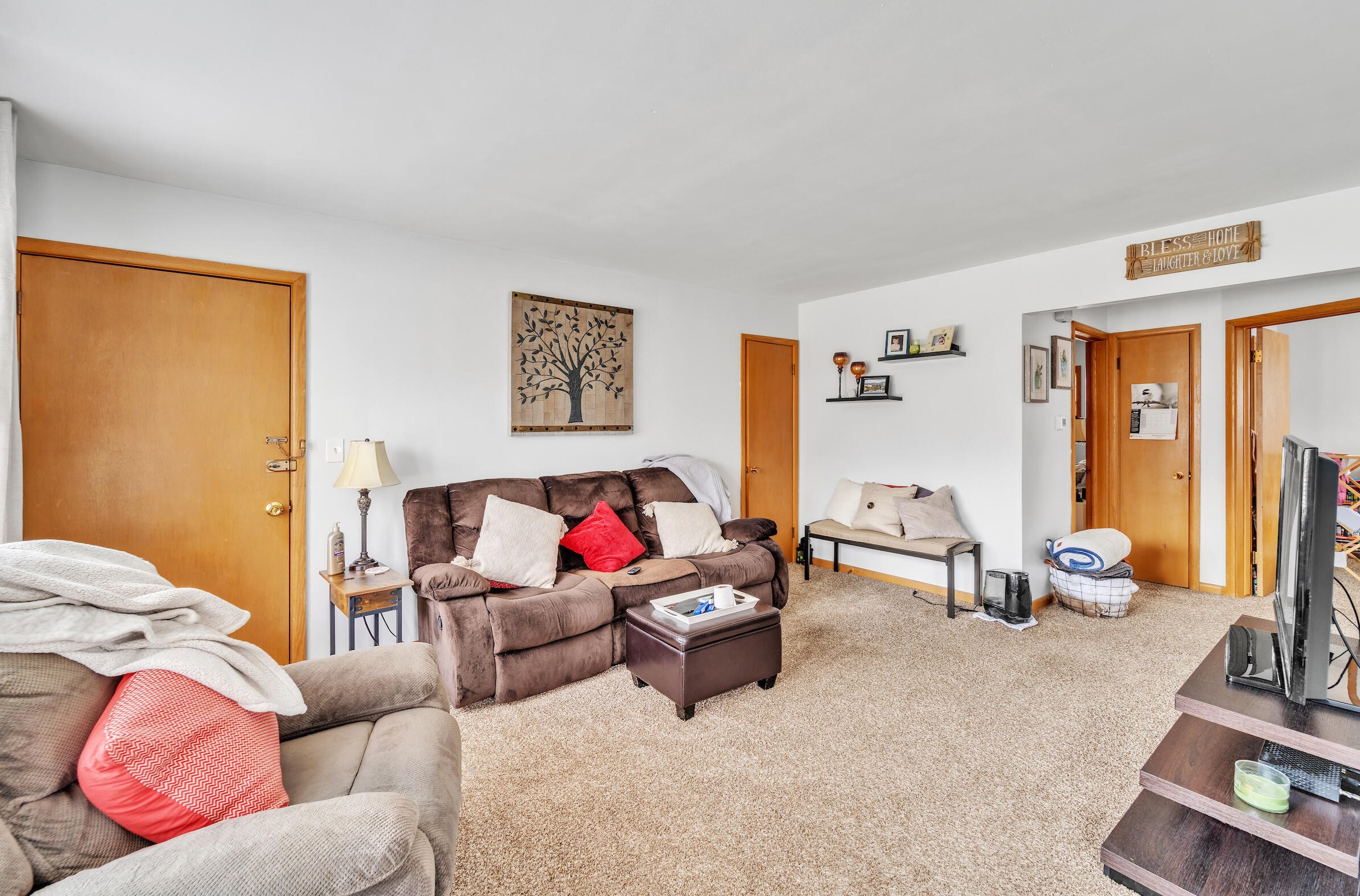 232 Clark St, Pewaukee WI exterior