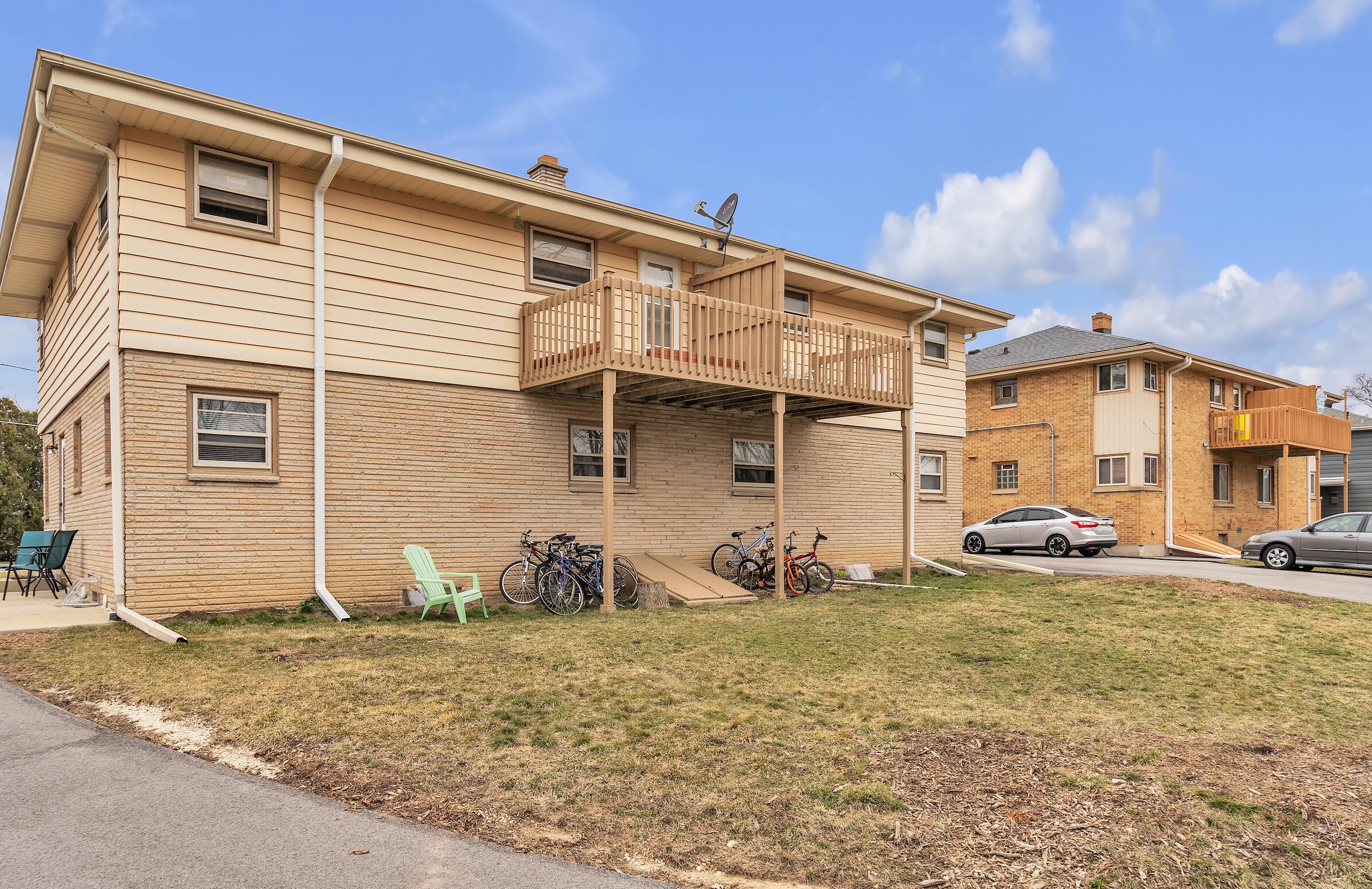 232 Clark St, Pewaukee WI exterior