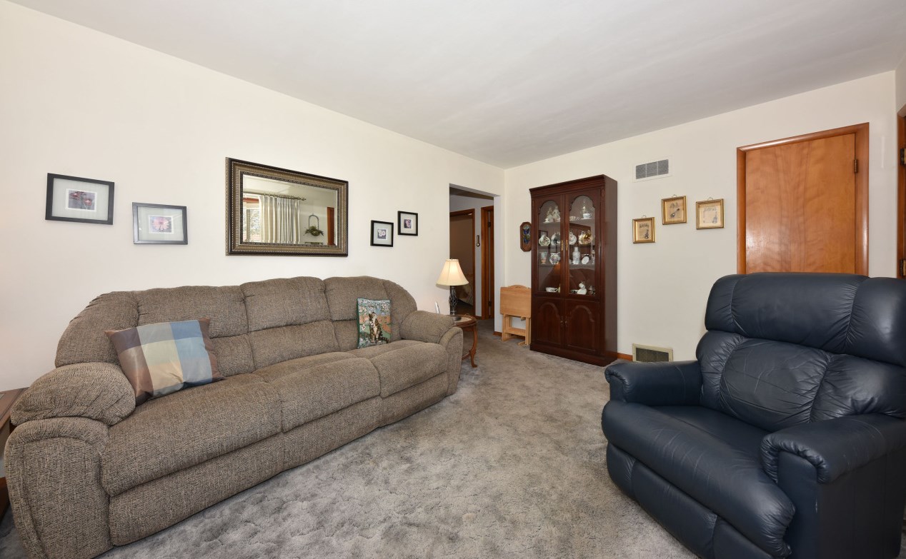 3465 96th St, Milwaukee WI  53222-3447 exterior