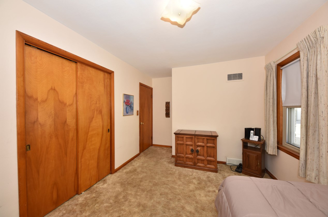 3465 96th St, Milwaukee WI  53222-3447 exterior