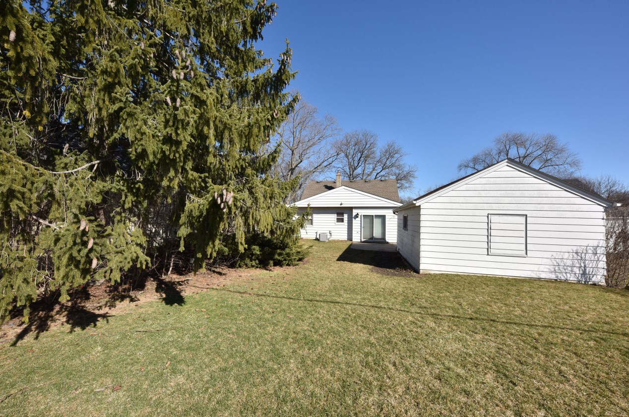 3465 96th St, Milwaukee WI  53222-3447 exterior