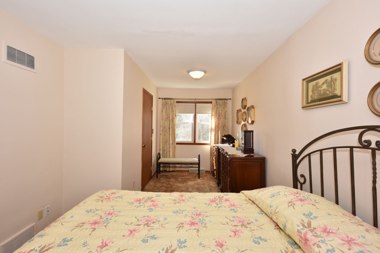 3465 96th St, Milwaukee WI  53222-3447 exterior