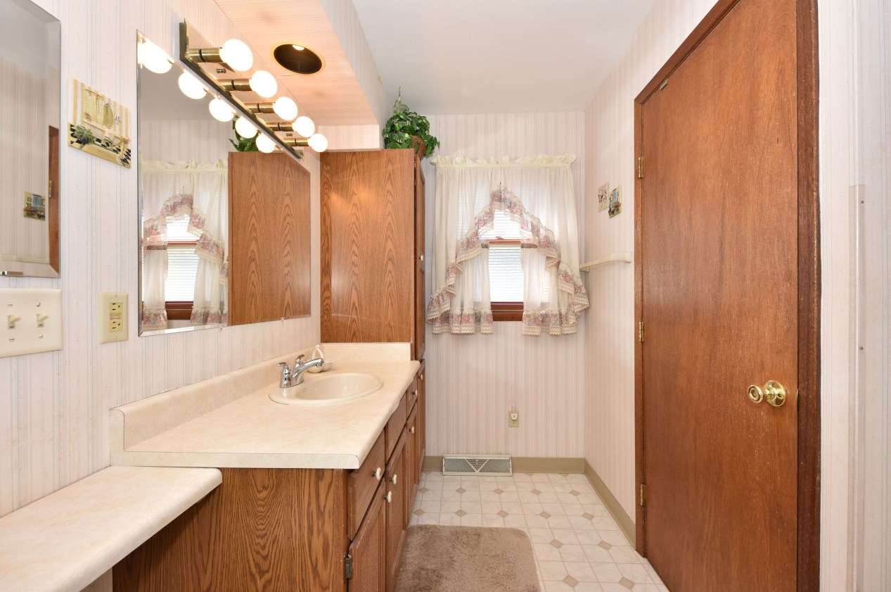 3465 96th St, Milwaukee WI  53222-3447 exterior