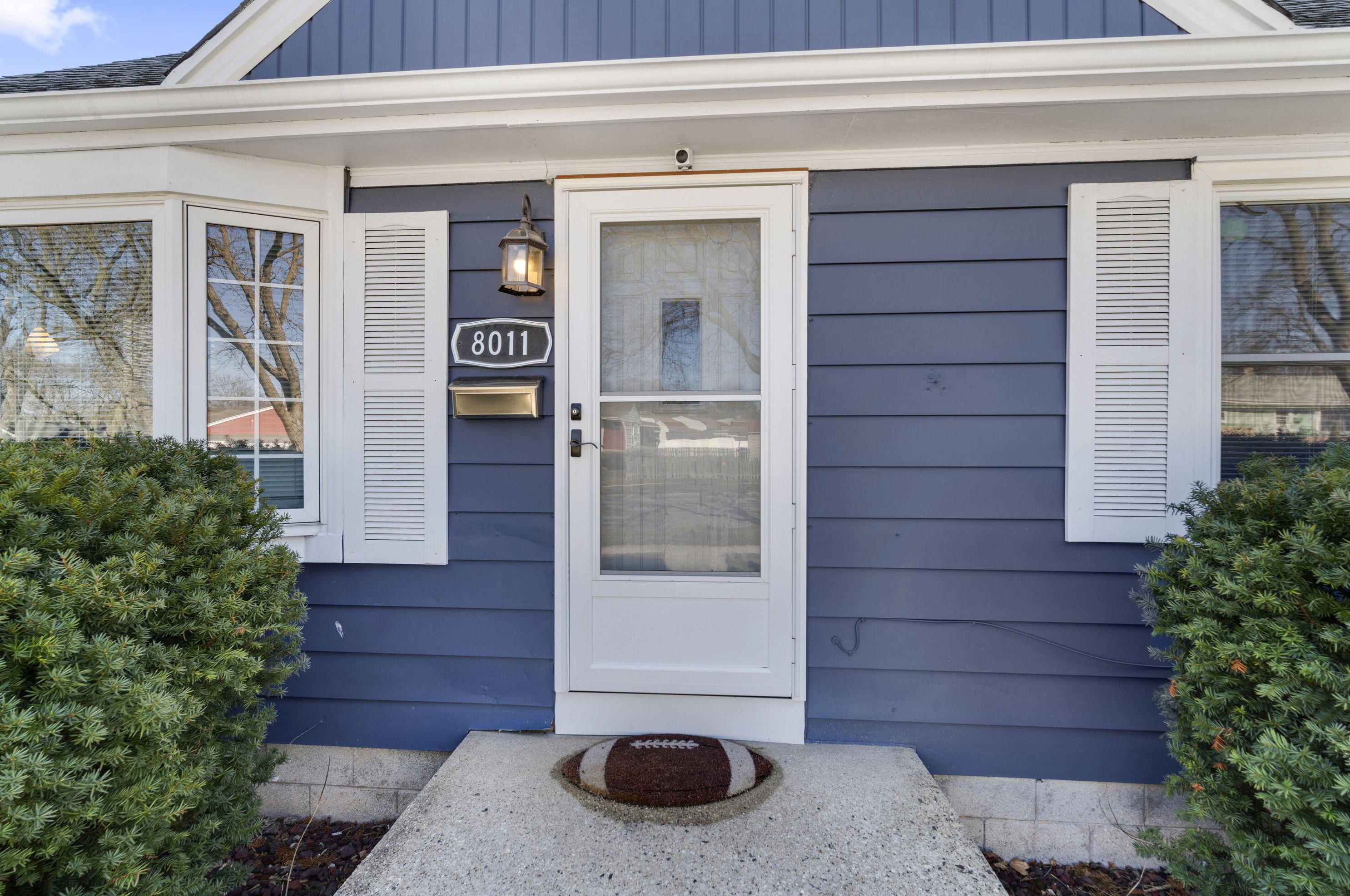 8011 Kathryn Ave, Milwaukee WI  53218-3638 exterior