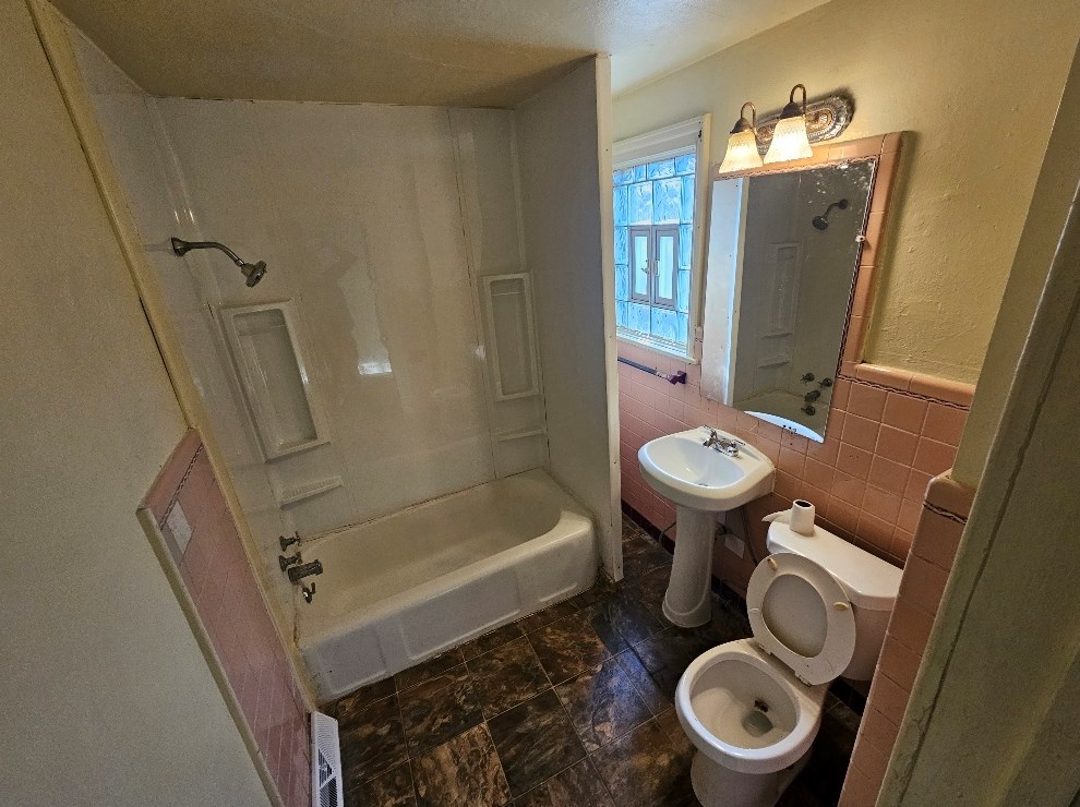 3147 Julia St, Milwaukee WI 53212-1967 exterior