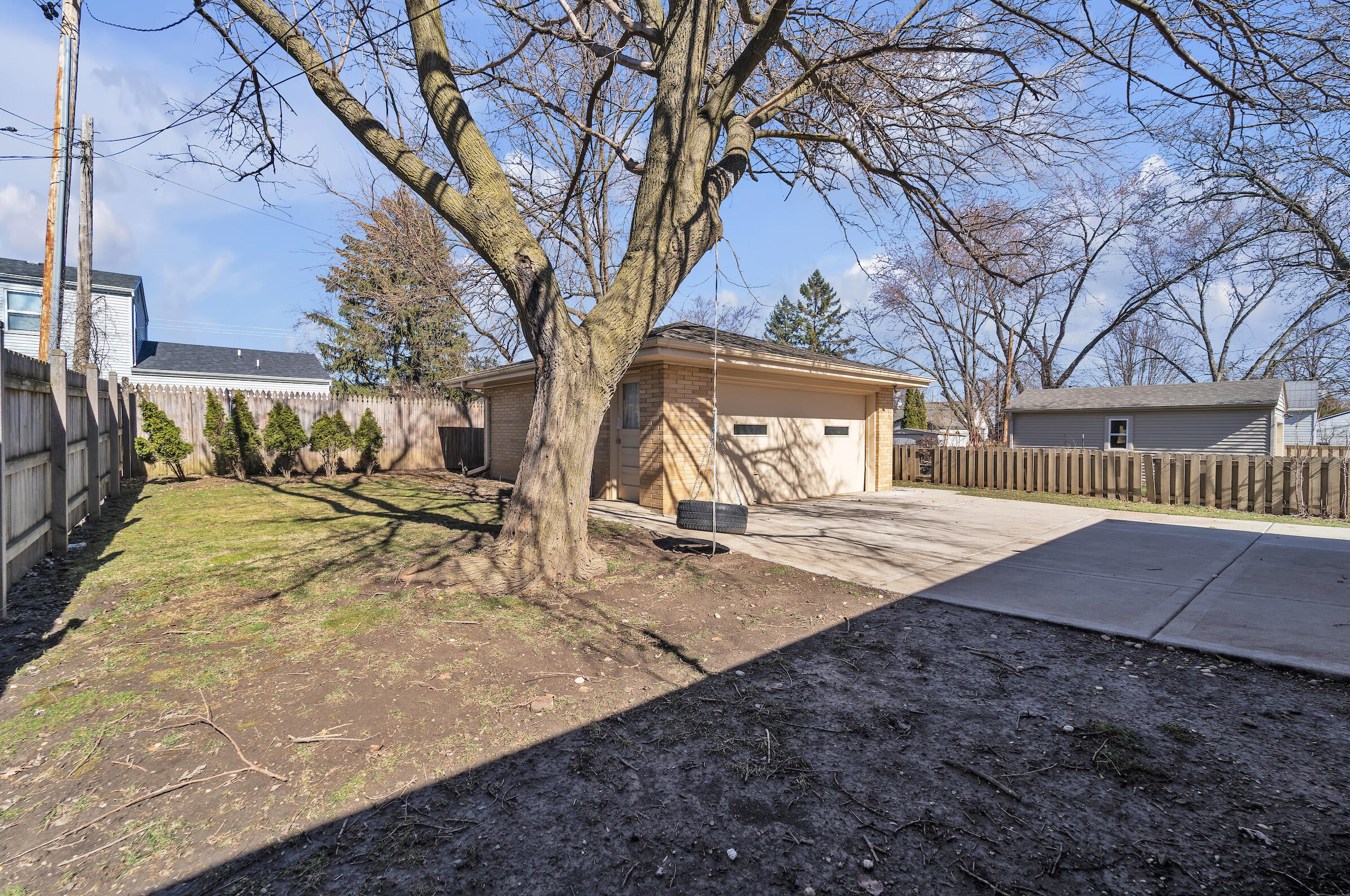 11050 Mount Vernon Ave, Milwaukee WI  53226-4136 exterior